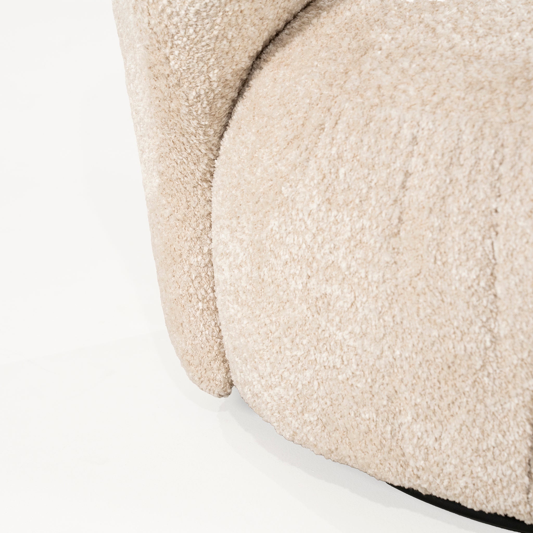 Roux Lounge Chair