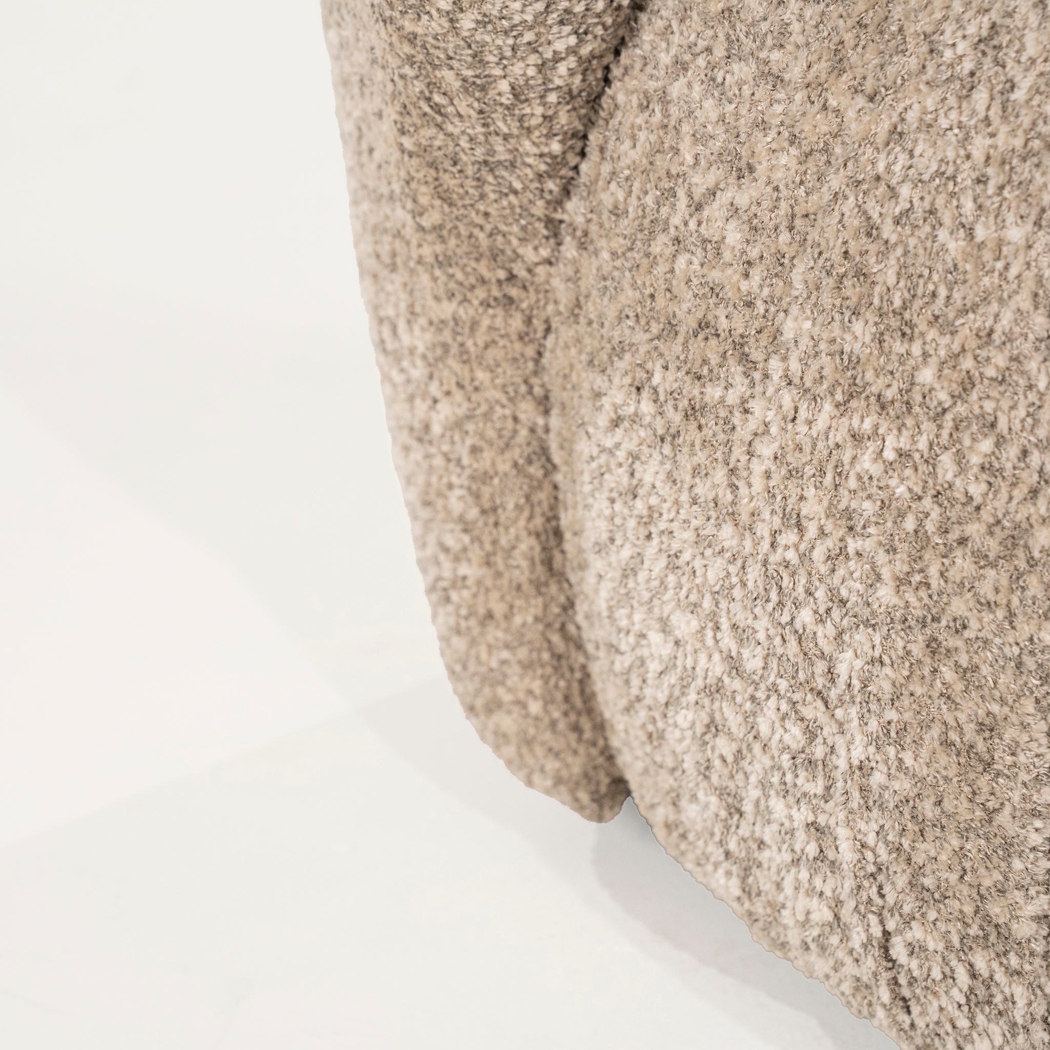 Roux Lounge Chair