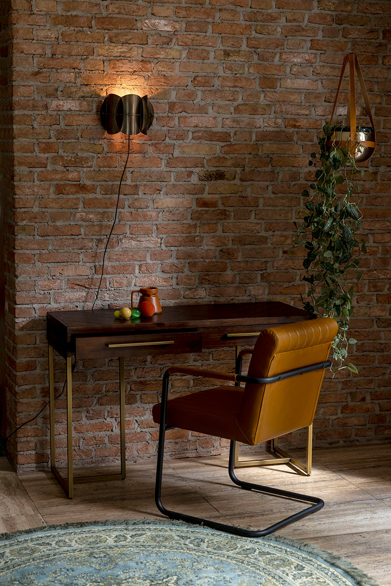 Class Console Table