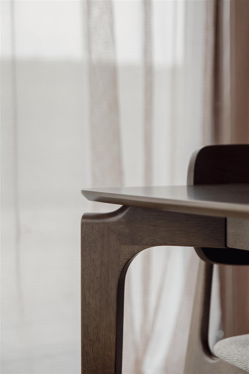 Savone Dining Table