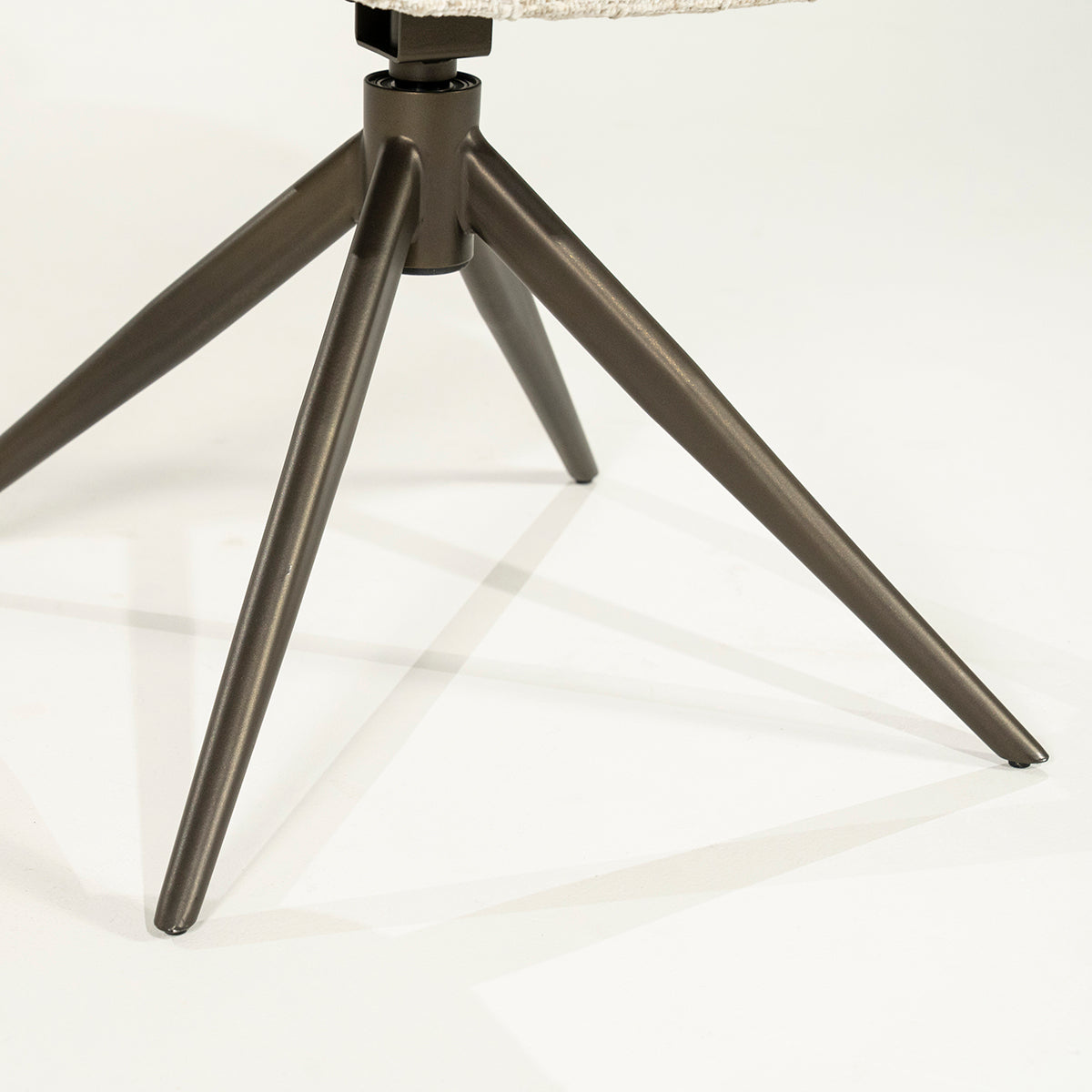 Darcio Gleam Chair