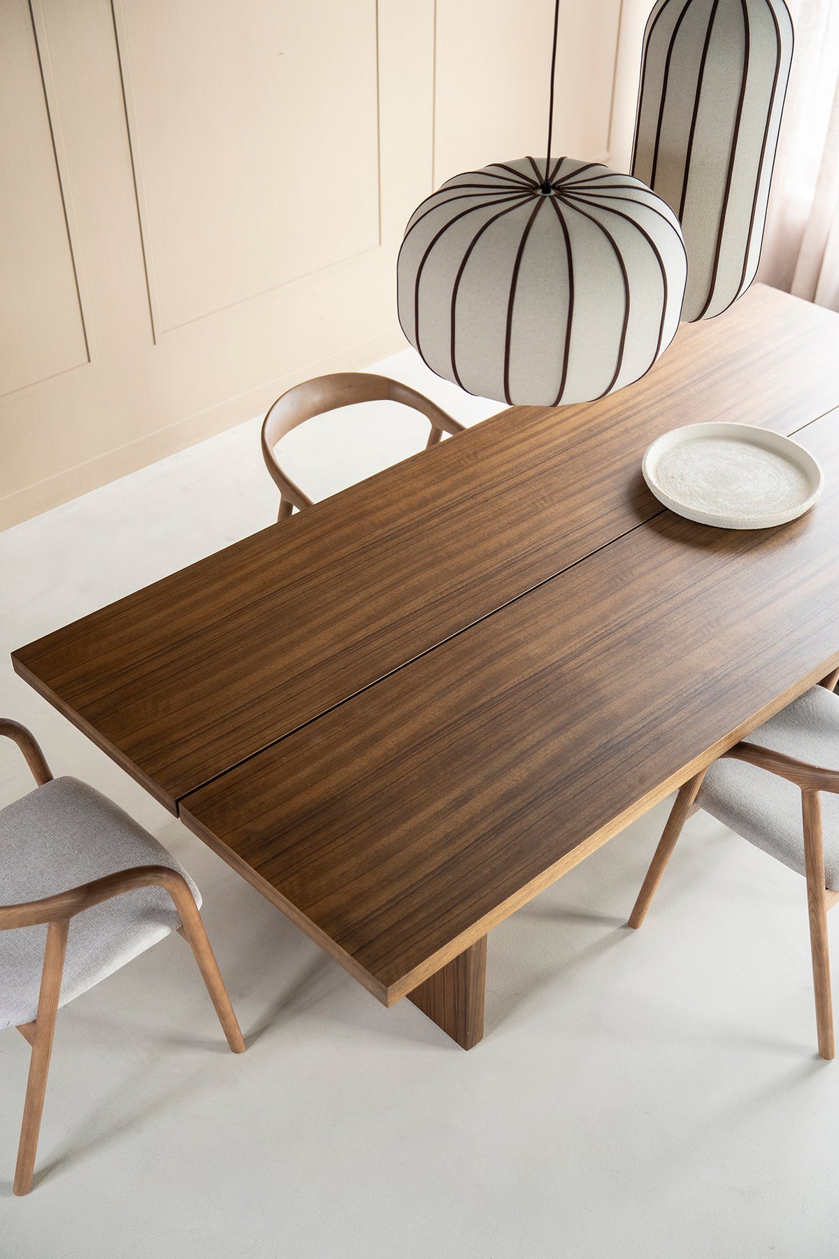 Lira Dining Table