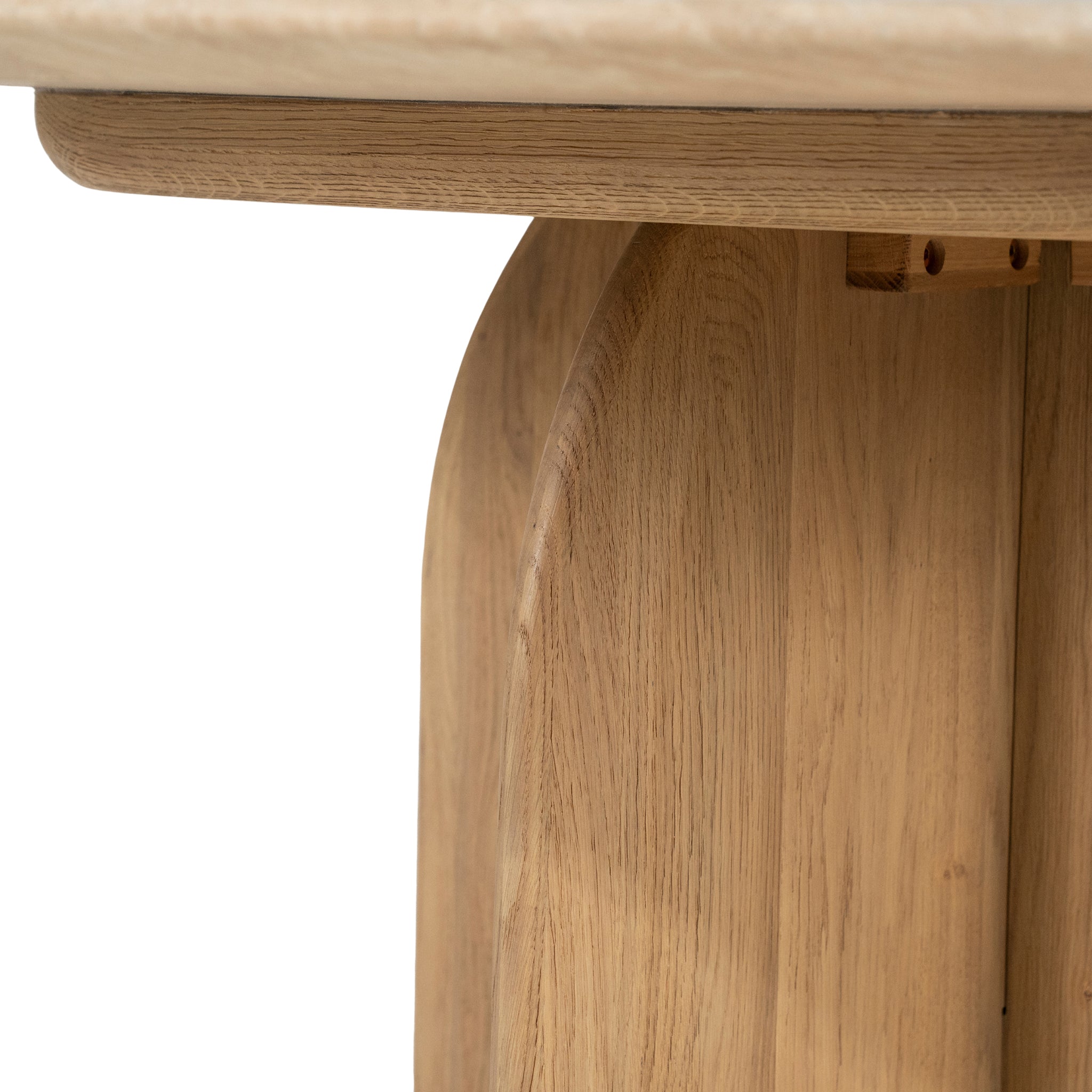 Lova Dining Table