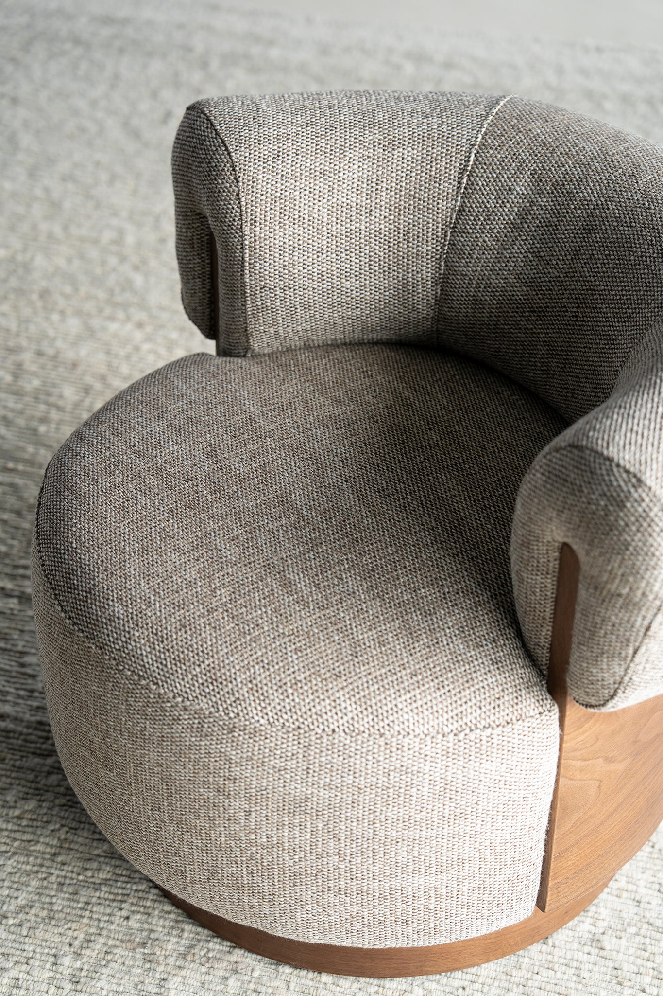 Nila Vanu Armchair