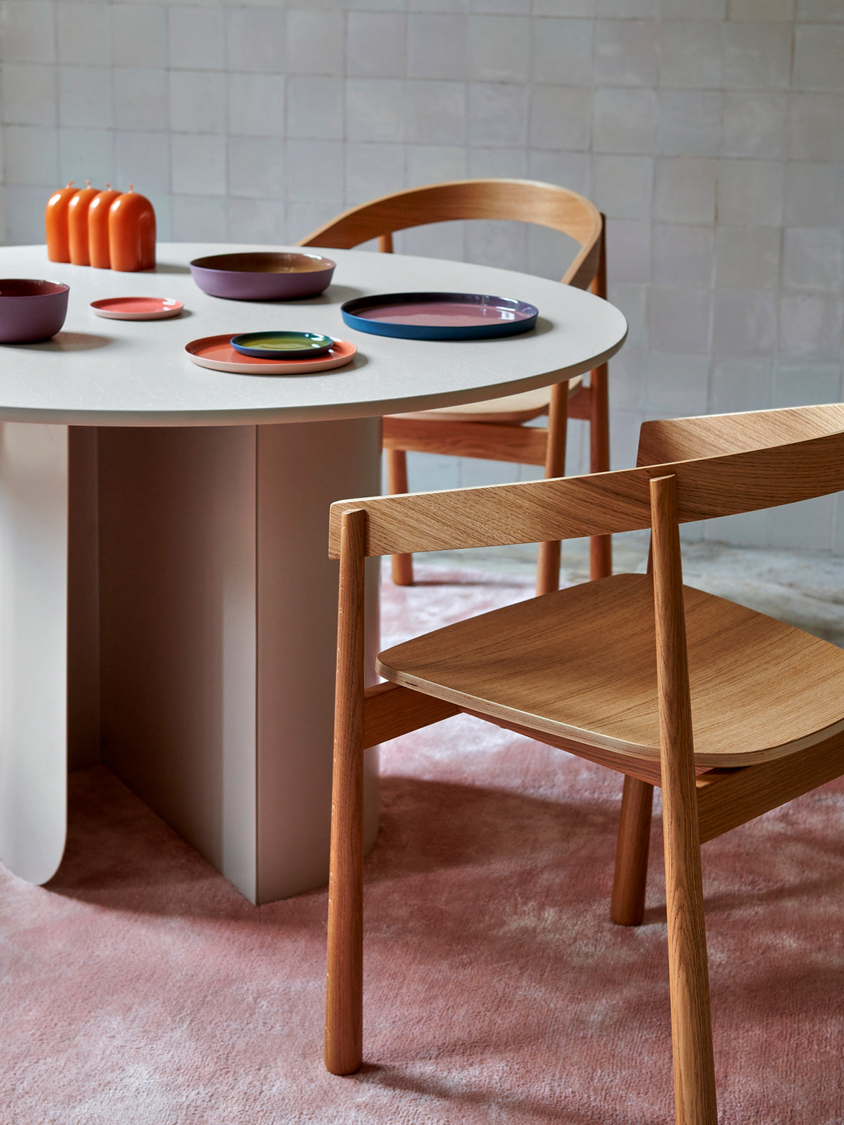 Plateau Round Dining Table