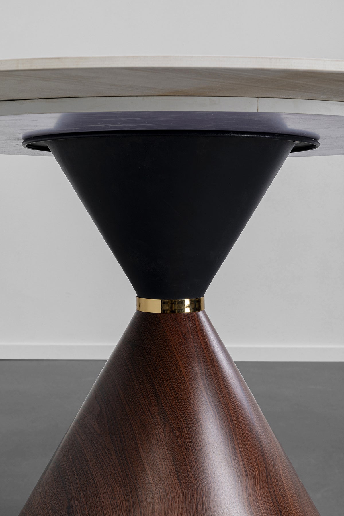 Cono Dining Table