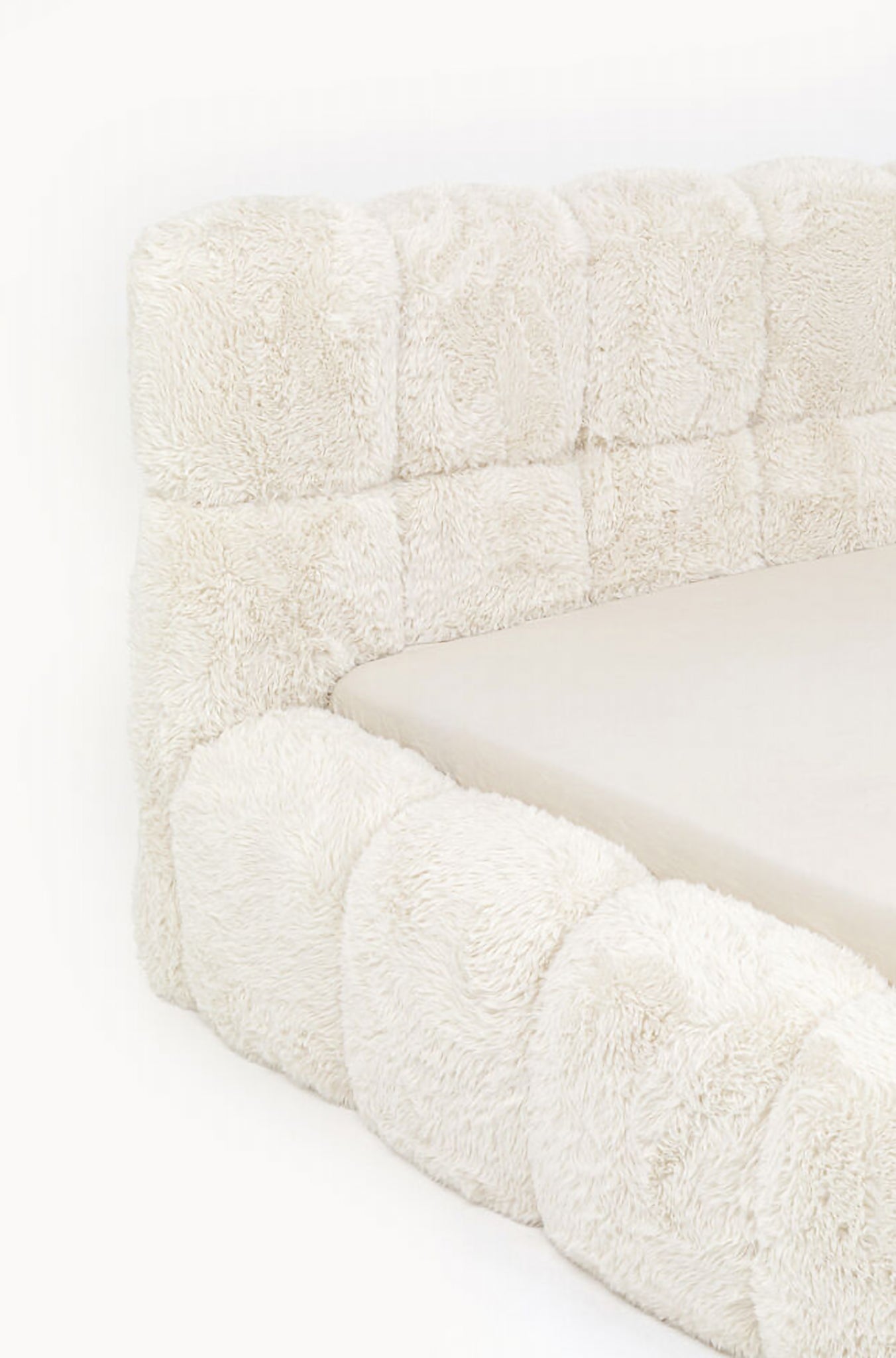 Salamanca Fur Bed