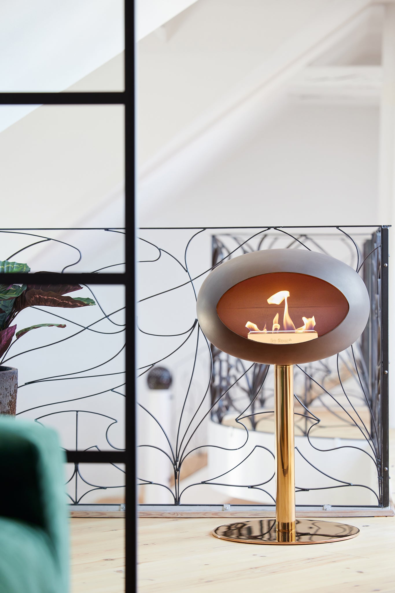 Ground Steel Low Chromed Rose Gold Bio Fireplace with Rose Gold Burner