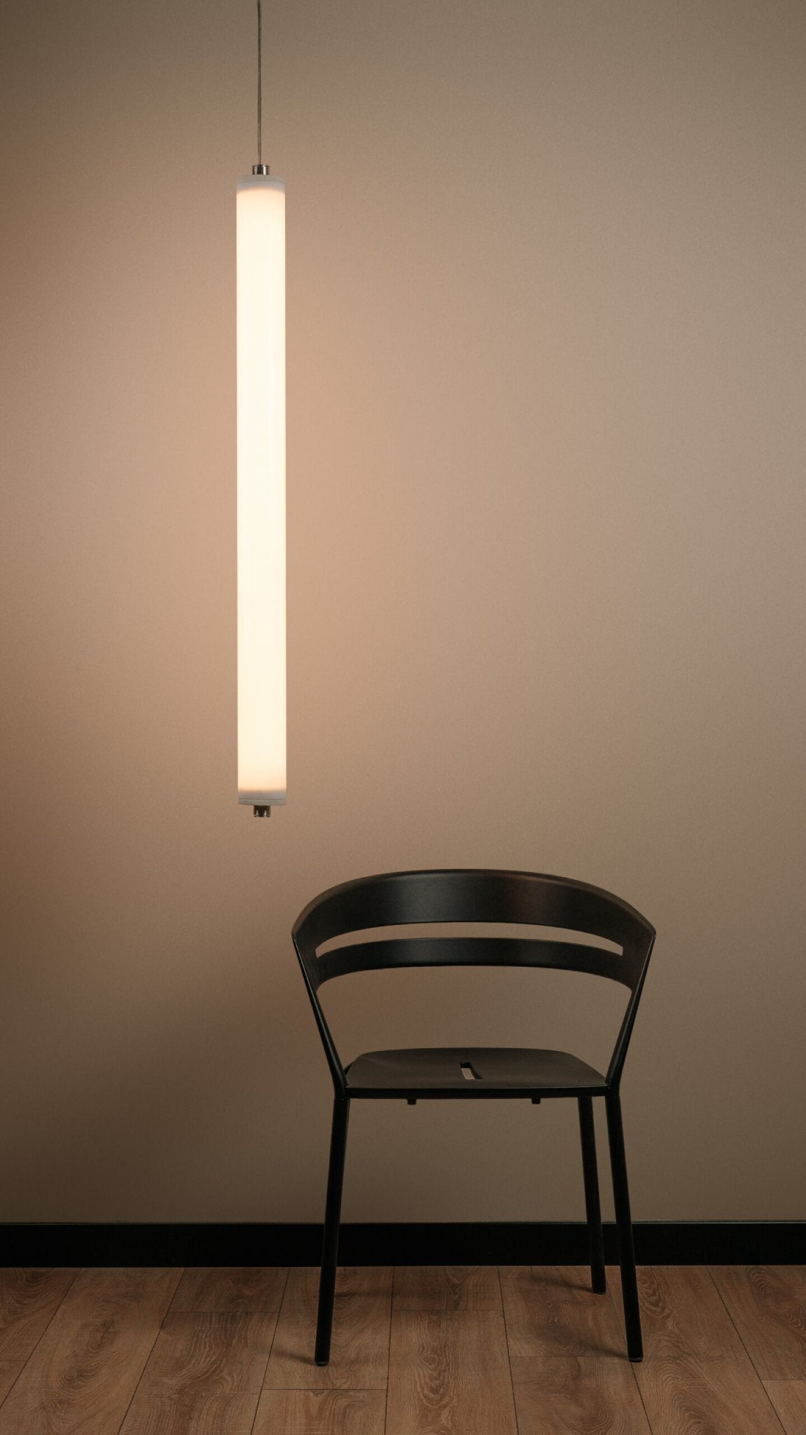 Longa Vertical Pendant Lamp