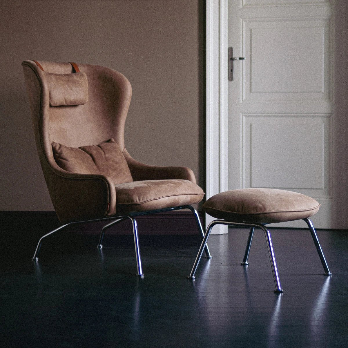Aba Armchair with Metal Legs