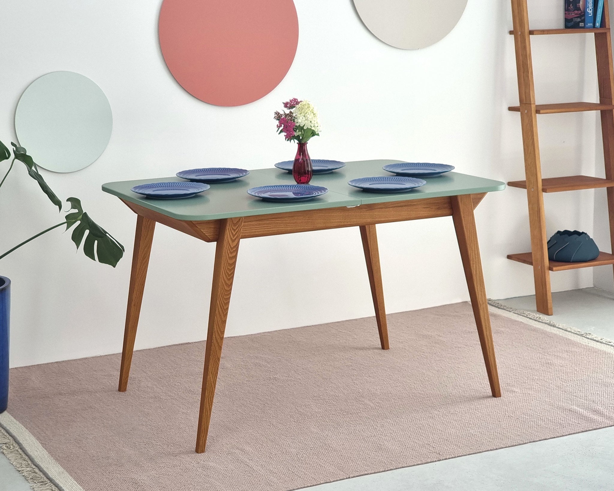 Envelope Bold Extendable Dining Table
