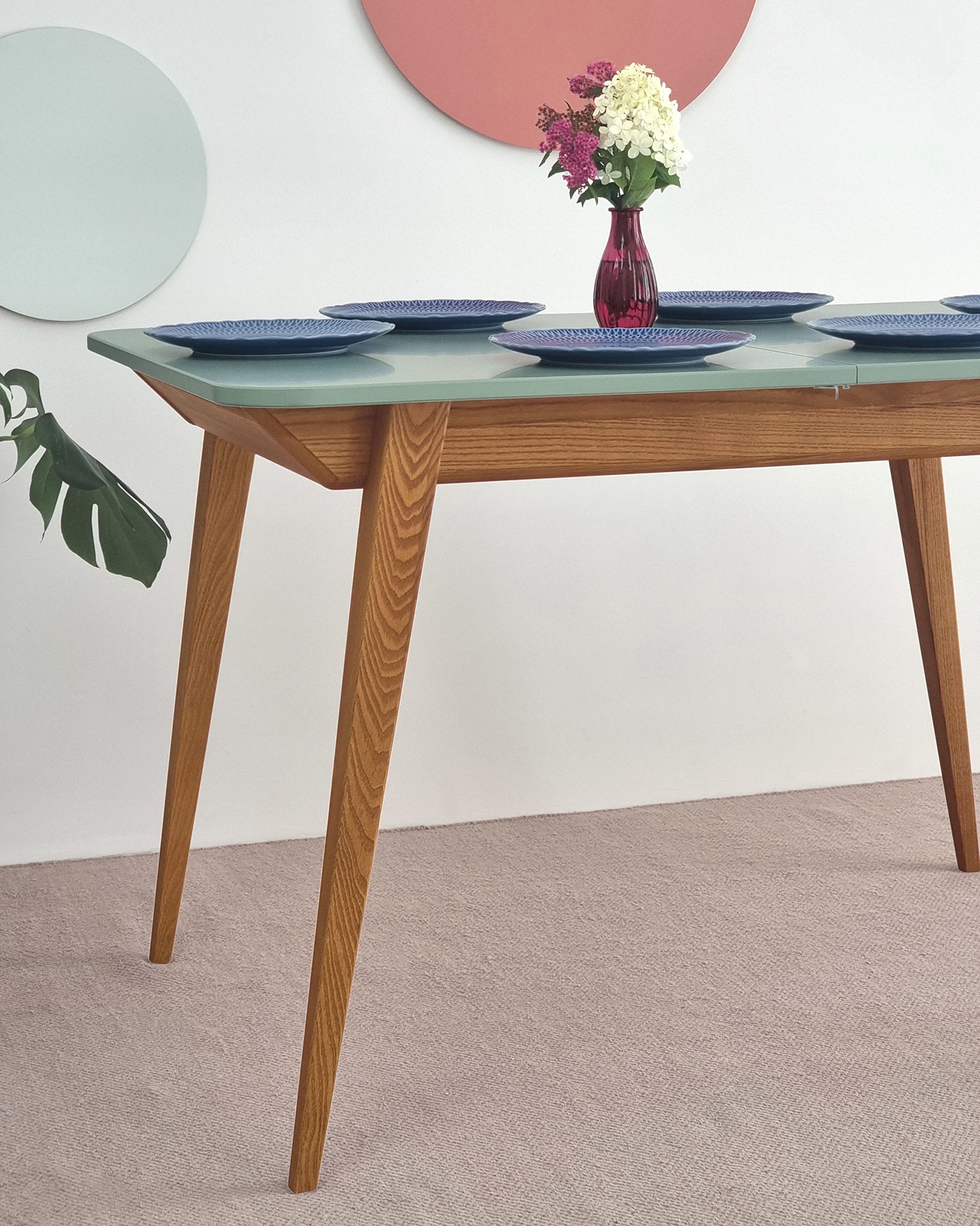 Envelope Bold Extendable Dining Table