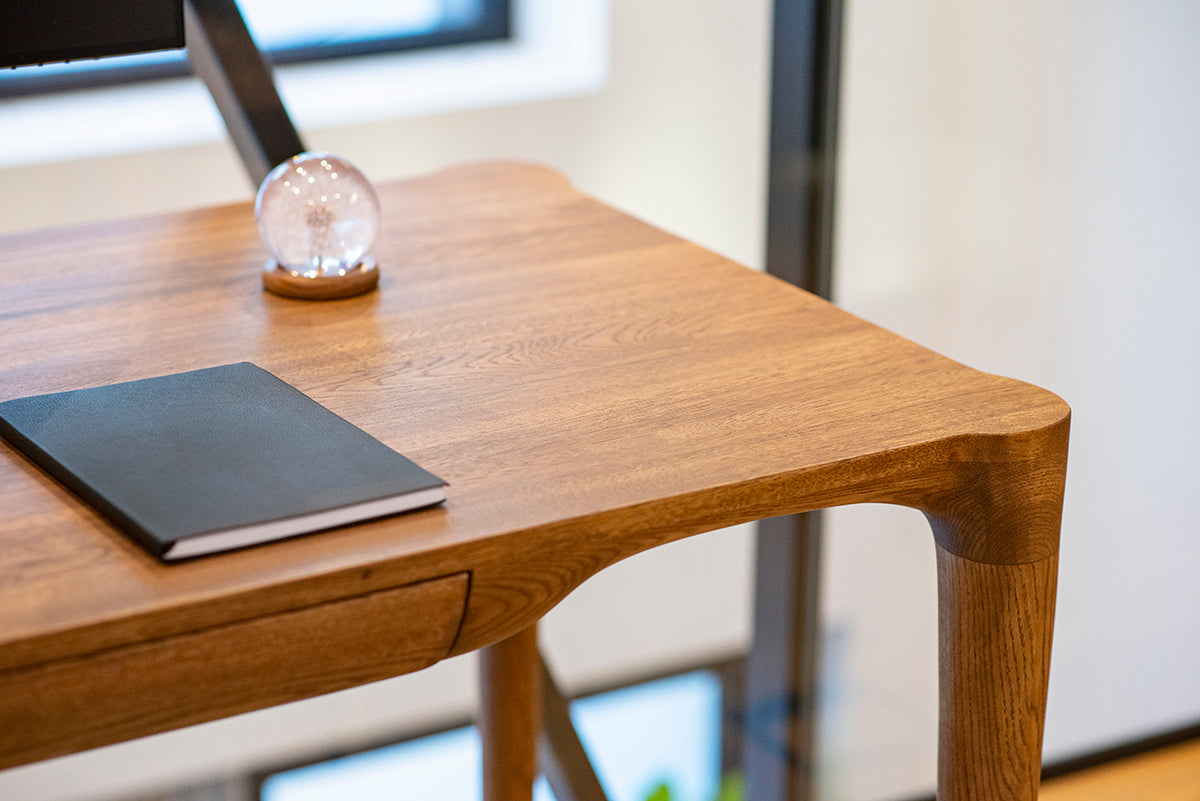 Hoja Desk - WOO .Design