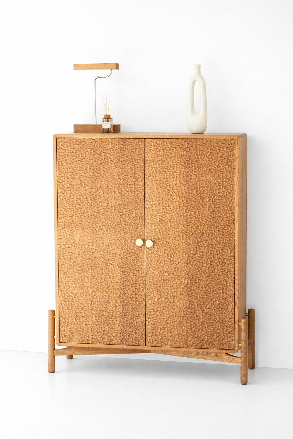 Pino Oak Cabinet
