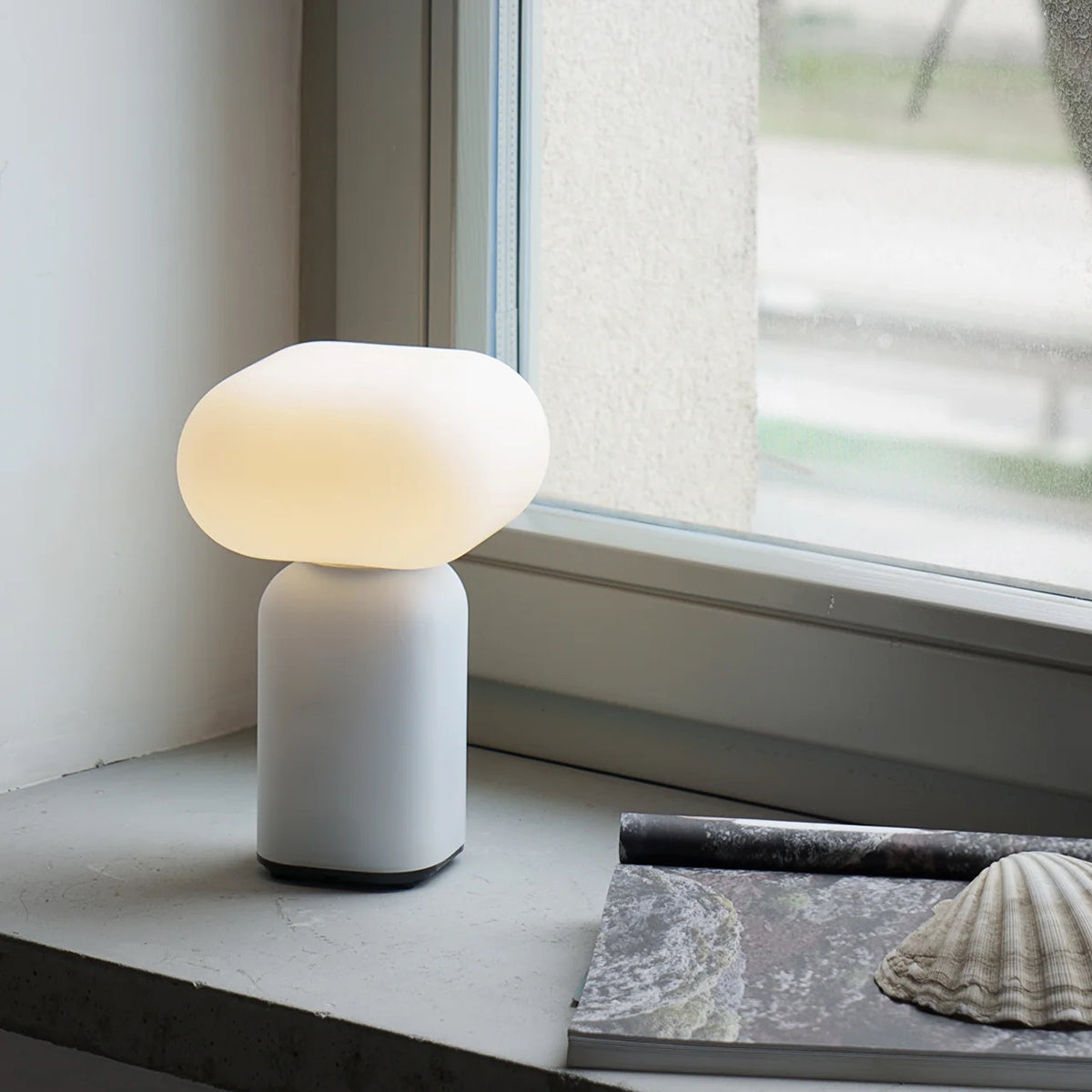 Velis Portable Lamp