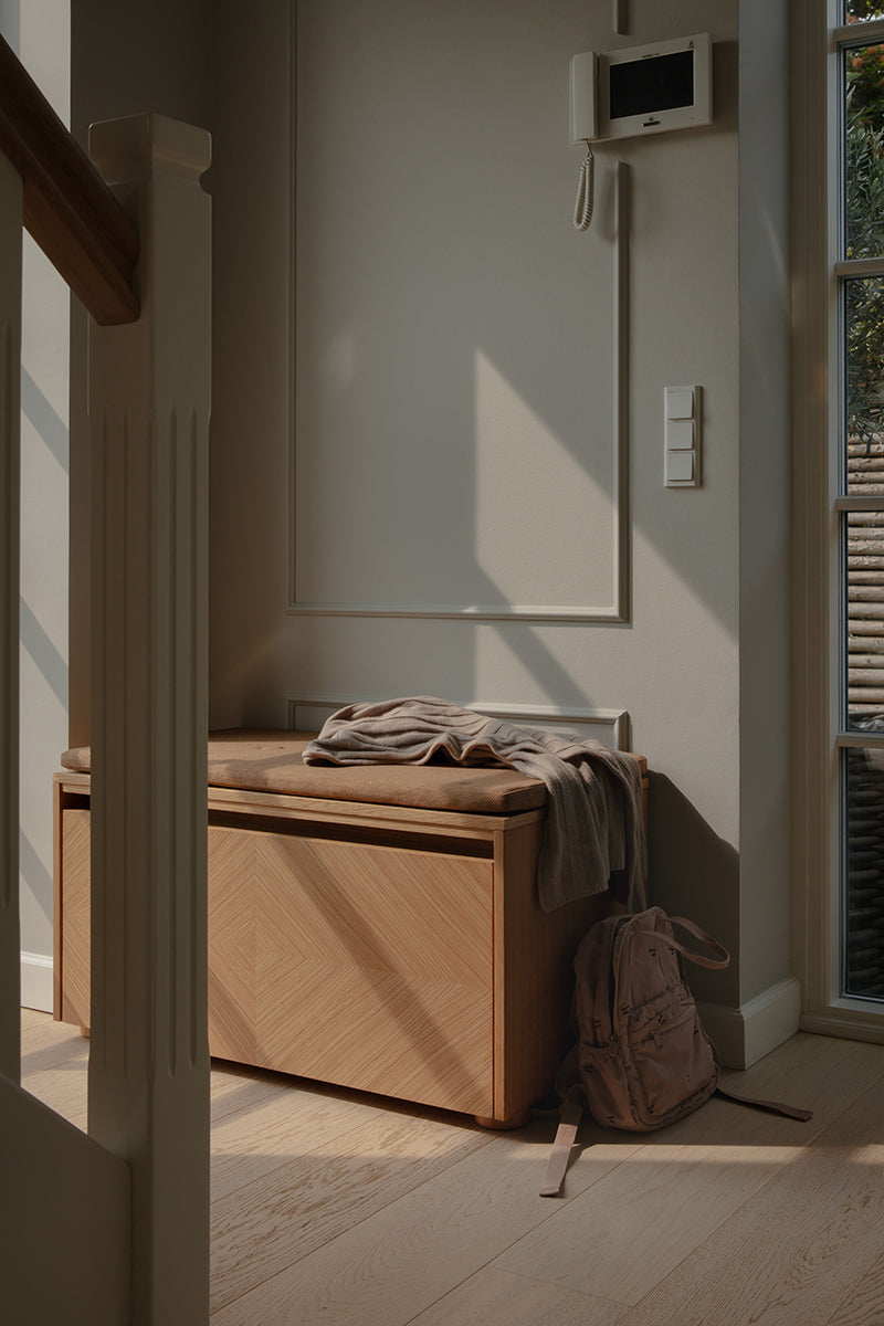Hideaway Oak Storage Bench