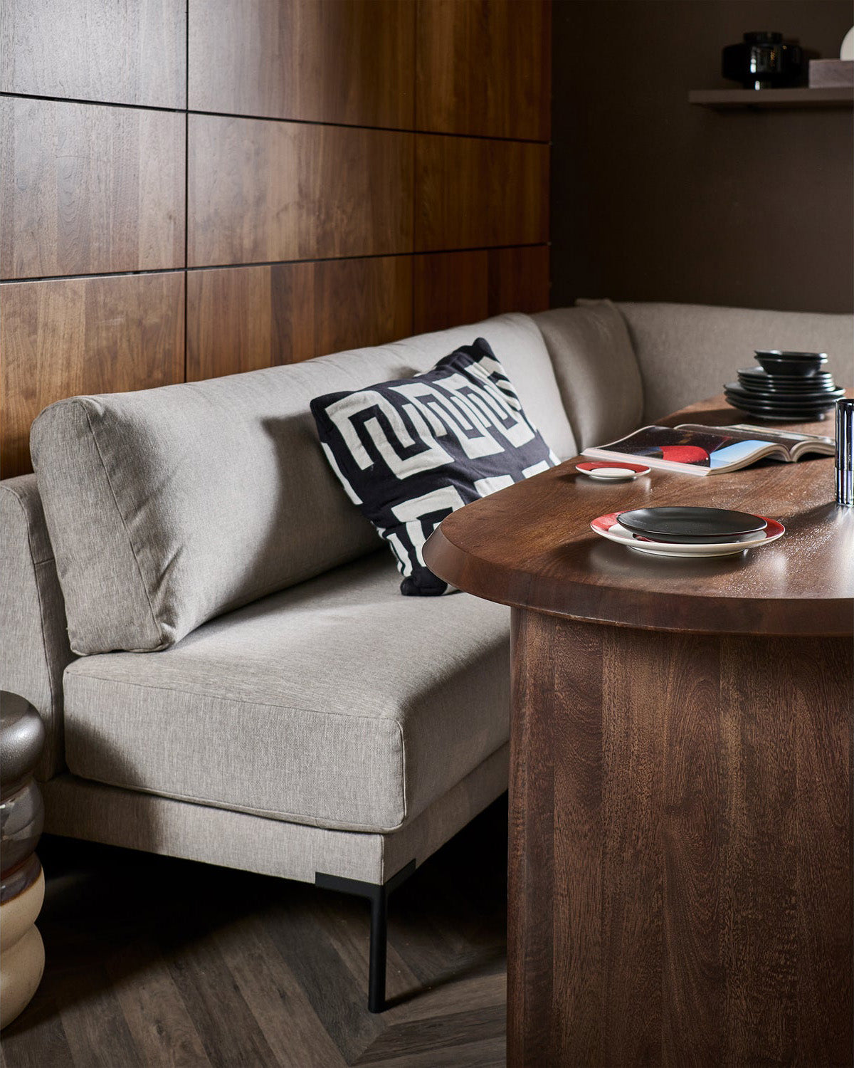 Ellips Dining Table