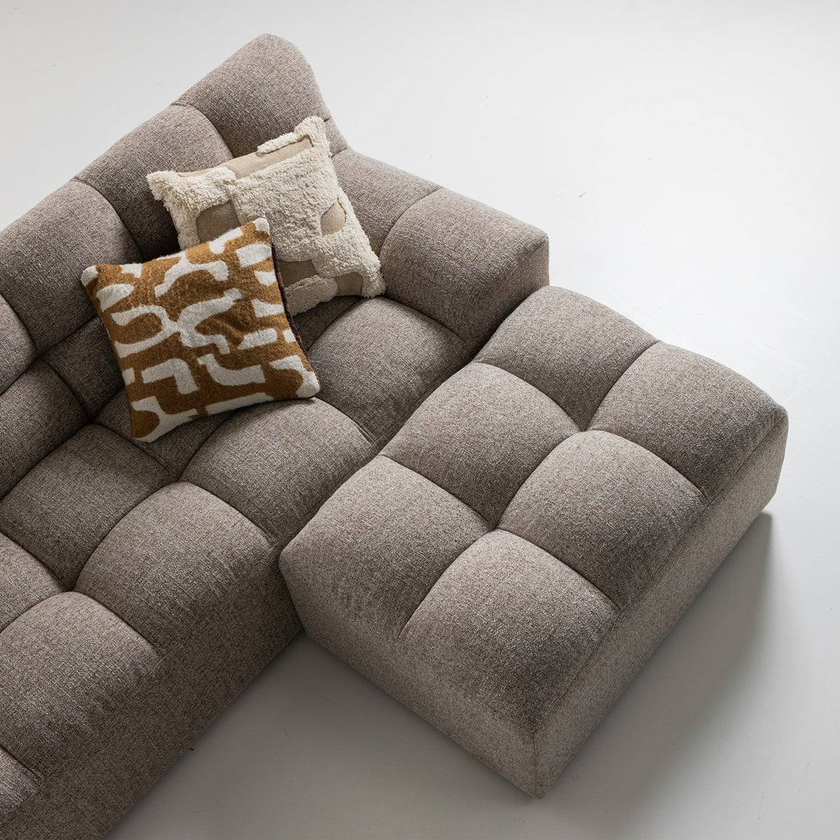 Allure Hocker