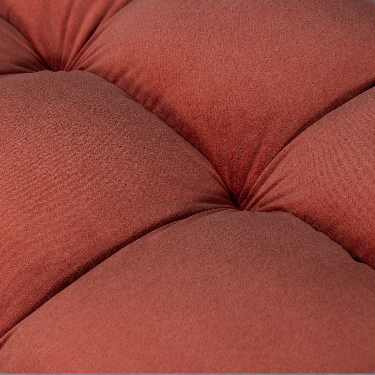 Allure Hocker