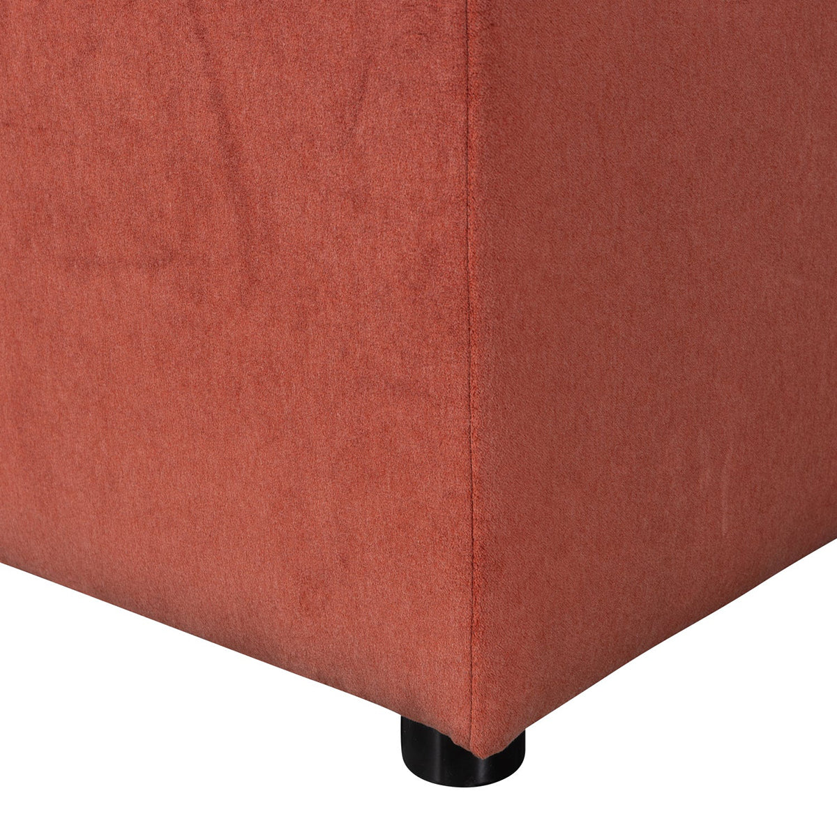 Allure Hocker