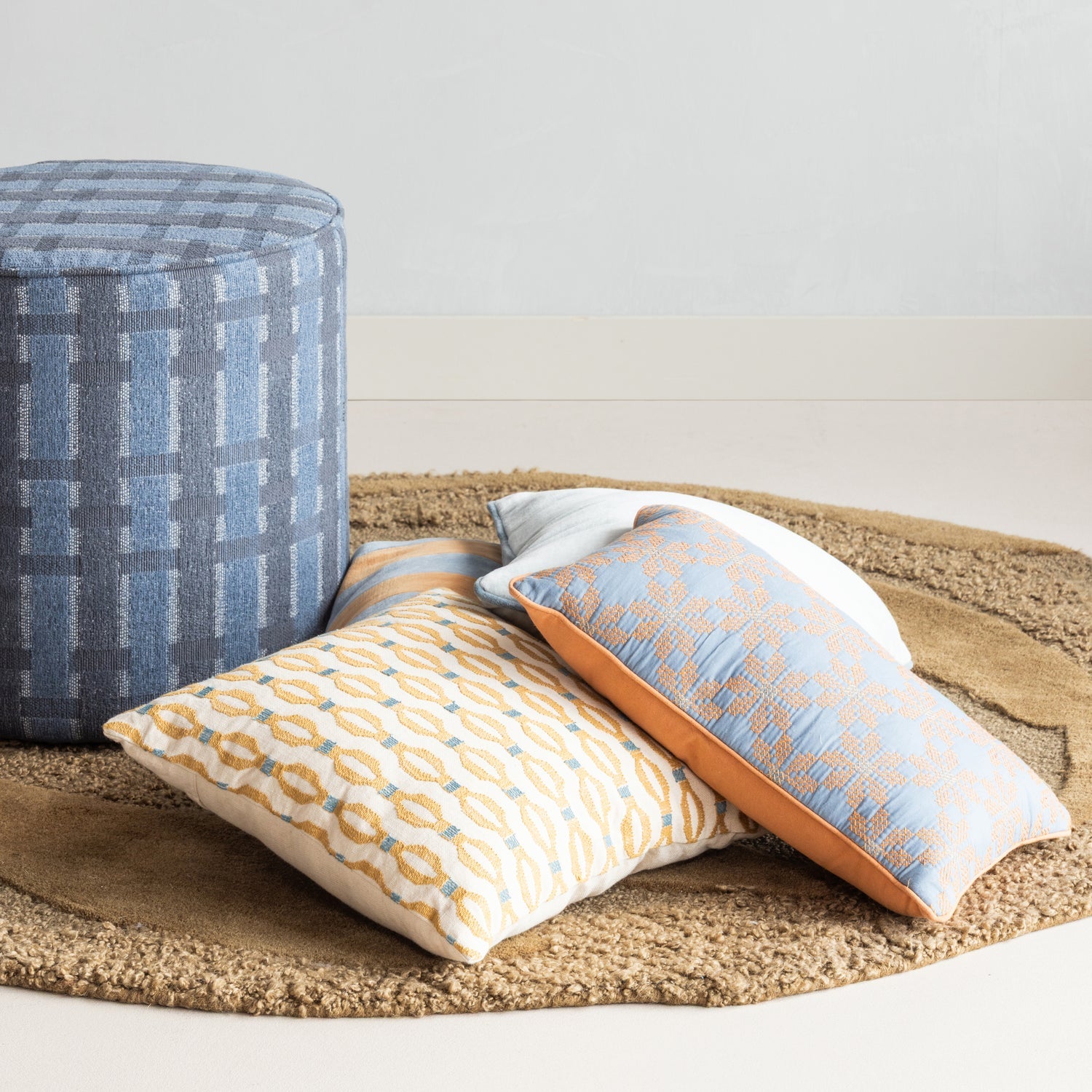 Lira Velvet Cushion (4/Set)