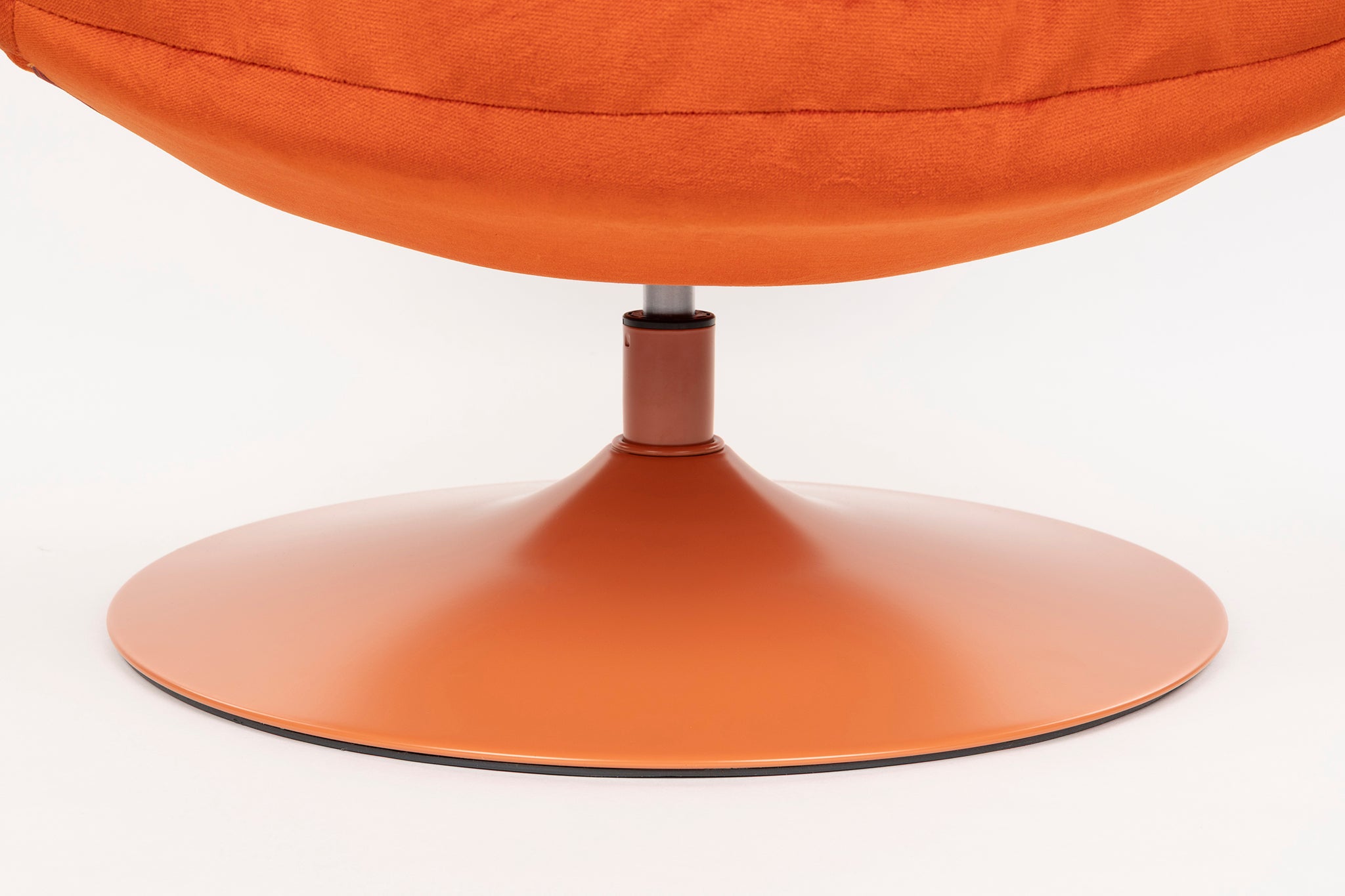 Beefy Lounge Chair