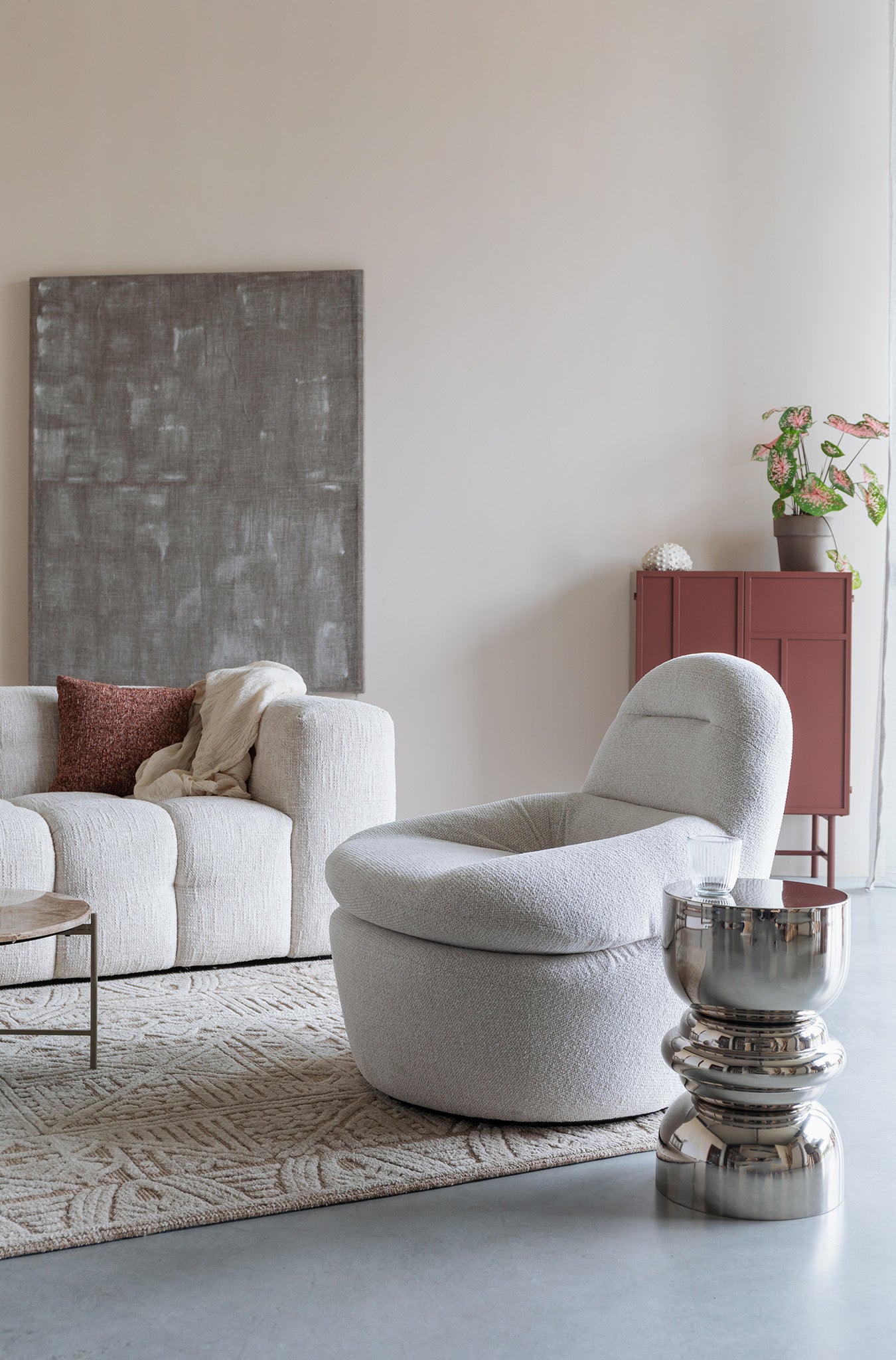 Velvoro Lounge Chair