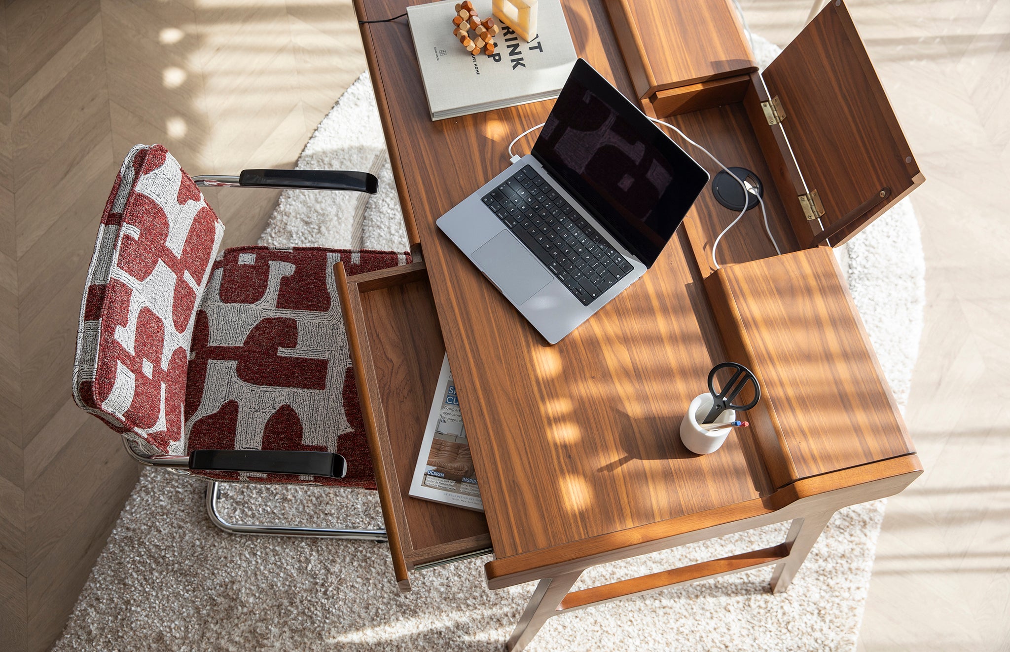 Kaat Desk Table
