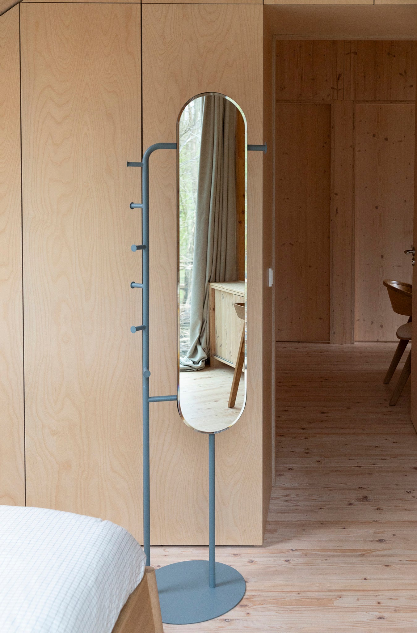 Vero Standing Mirror