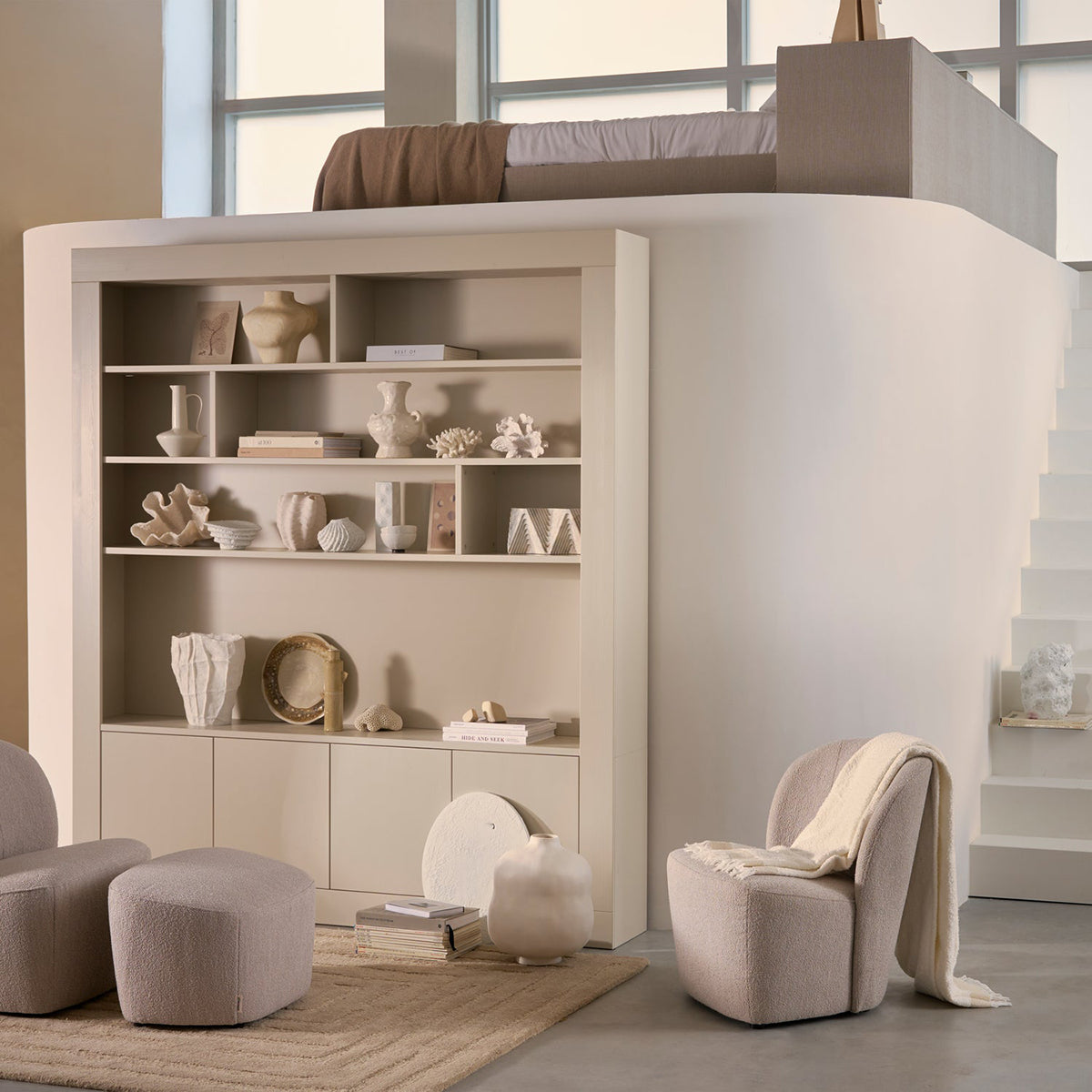 Lofty Hocker
