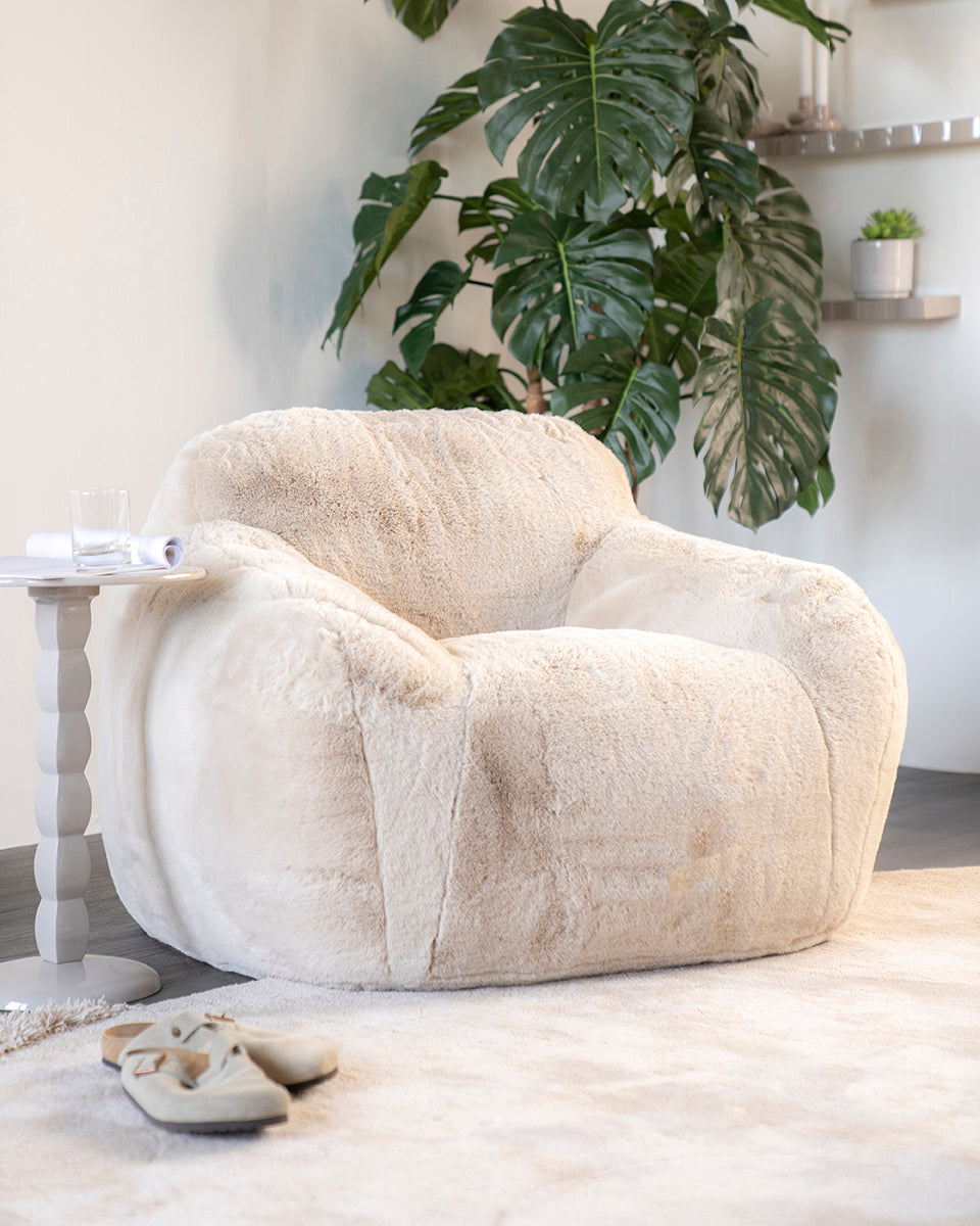 Hug Lounge Chair