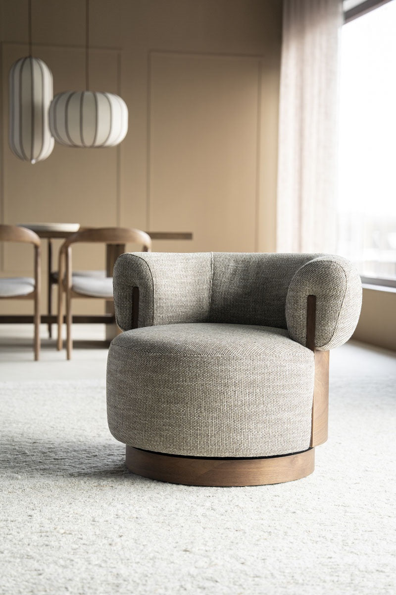 Nila Vanu Armchair