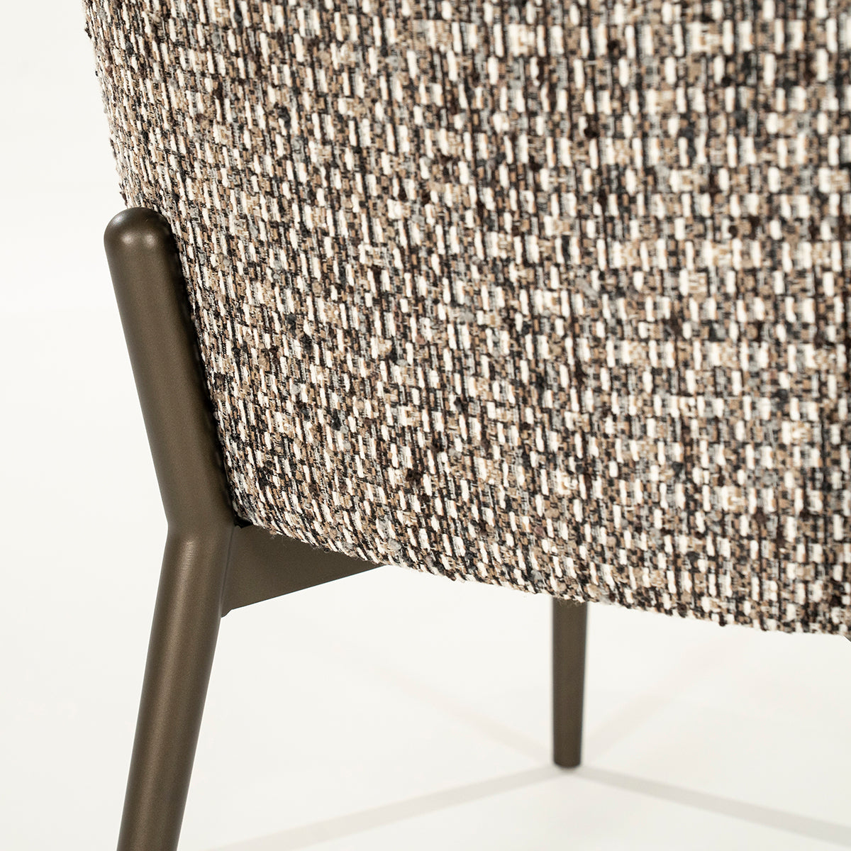 Tobias Vive Chair