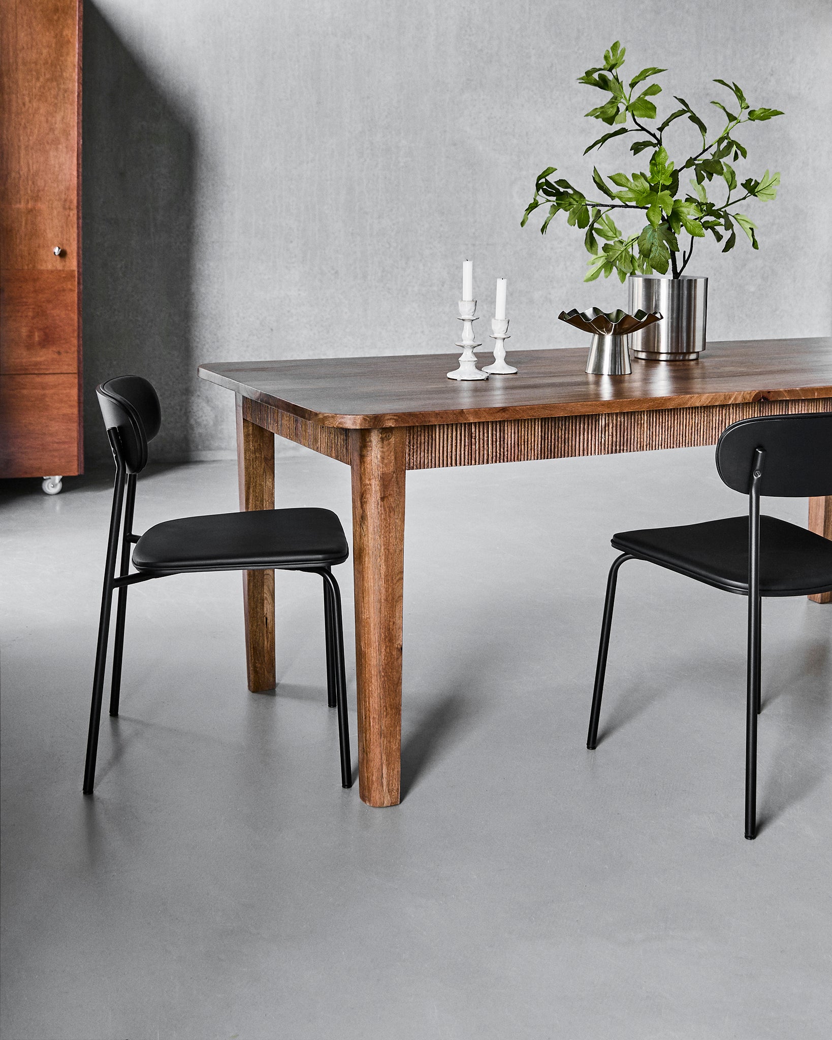 Balance Dining Table