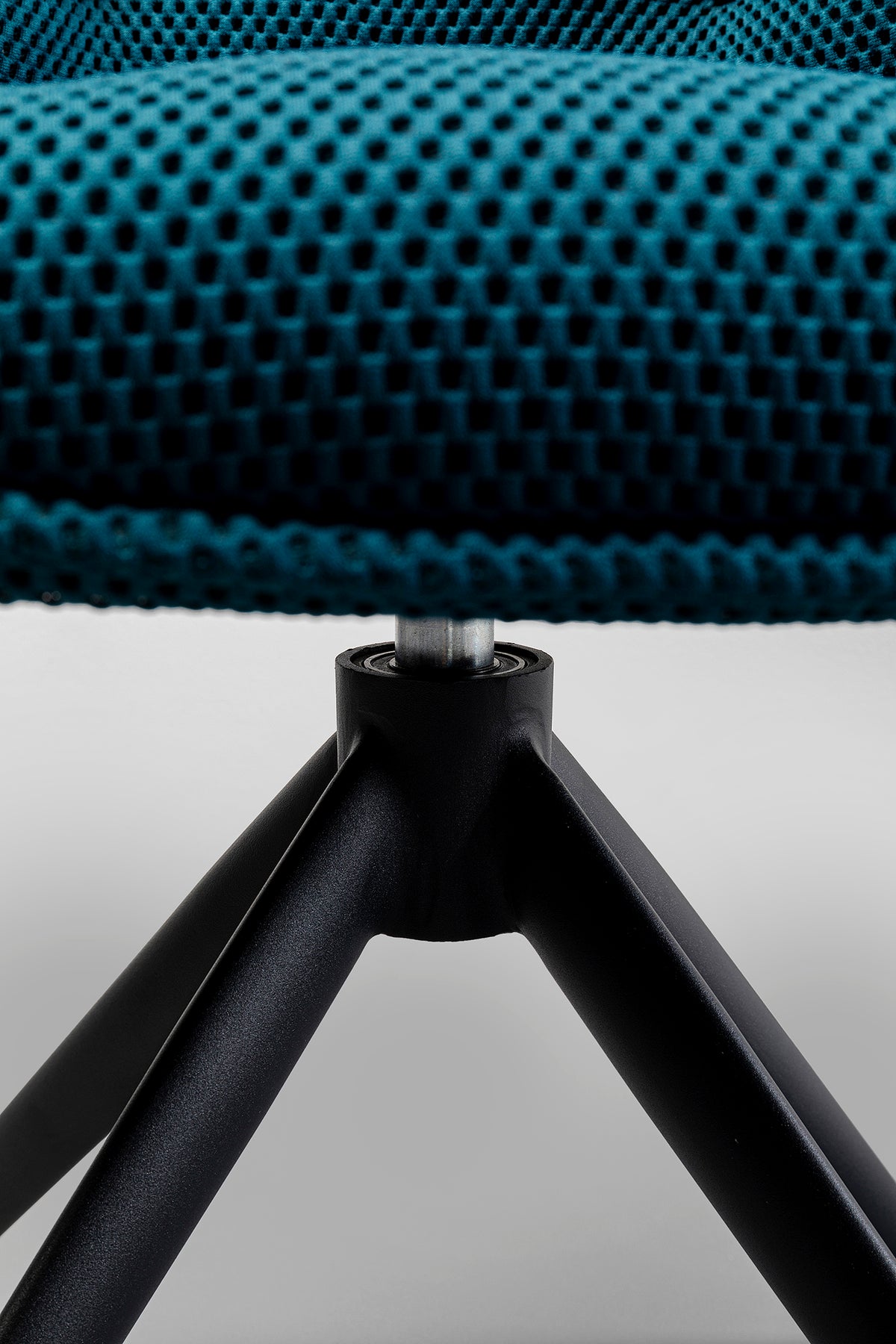 Carlito Mesh Swivel Chair