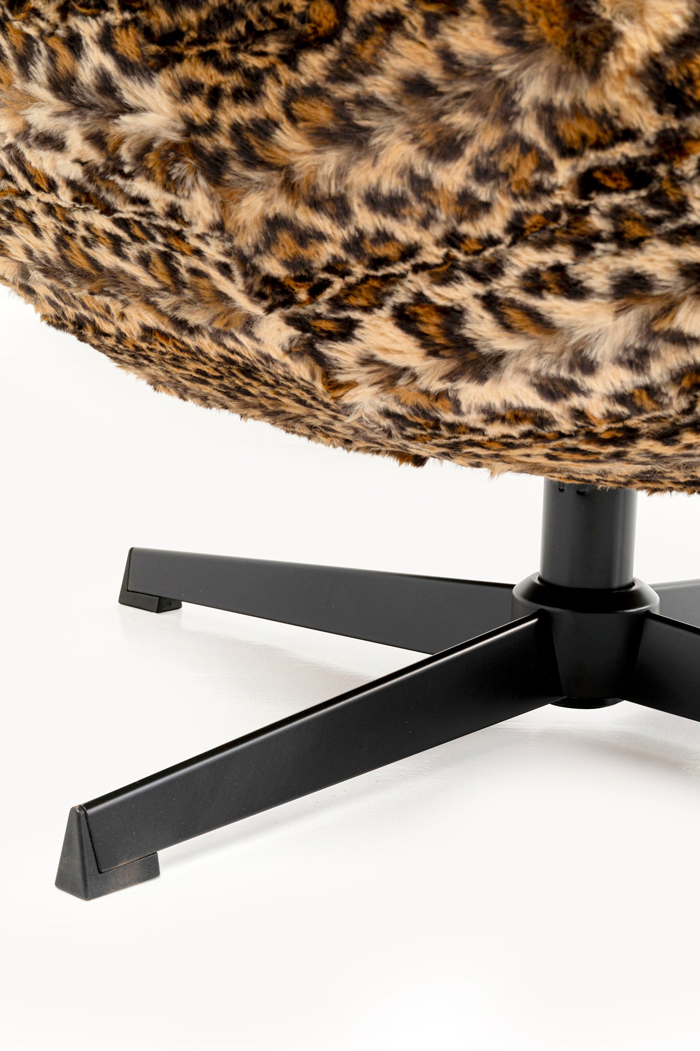 Cutie Swivel Armchair