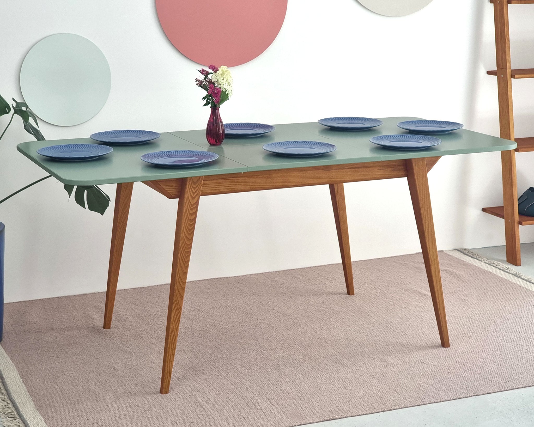 Envelope Bold Extendable Dining Table