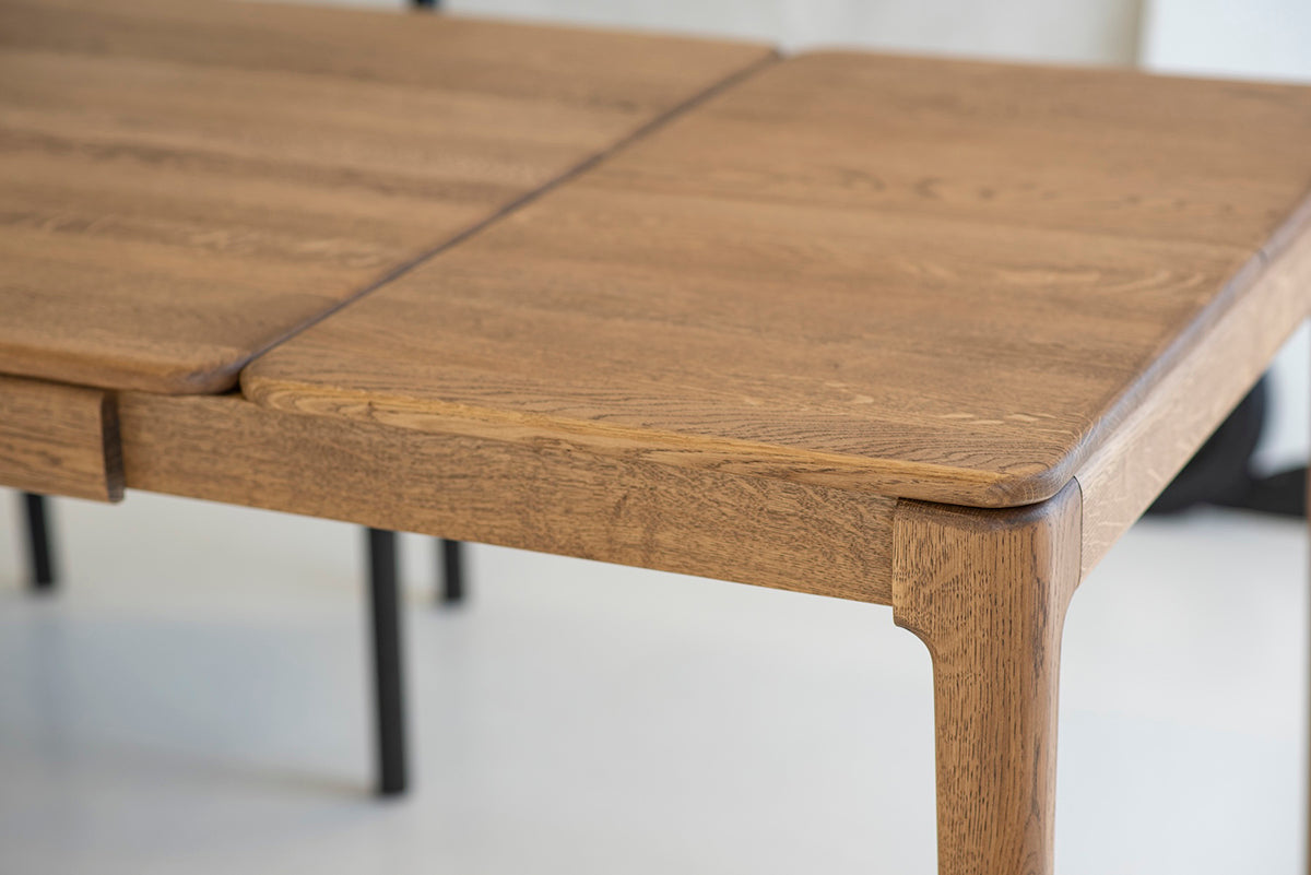 Filo Dining Table