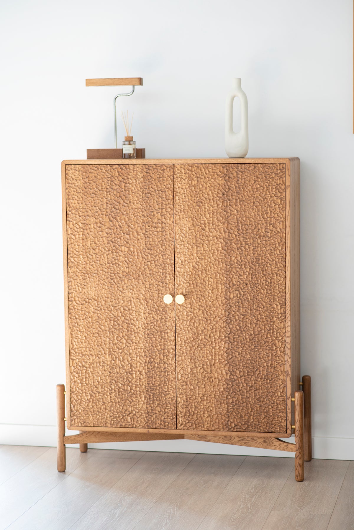 Pino Oak Cabinet