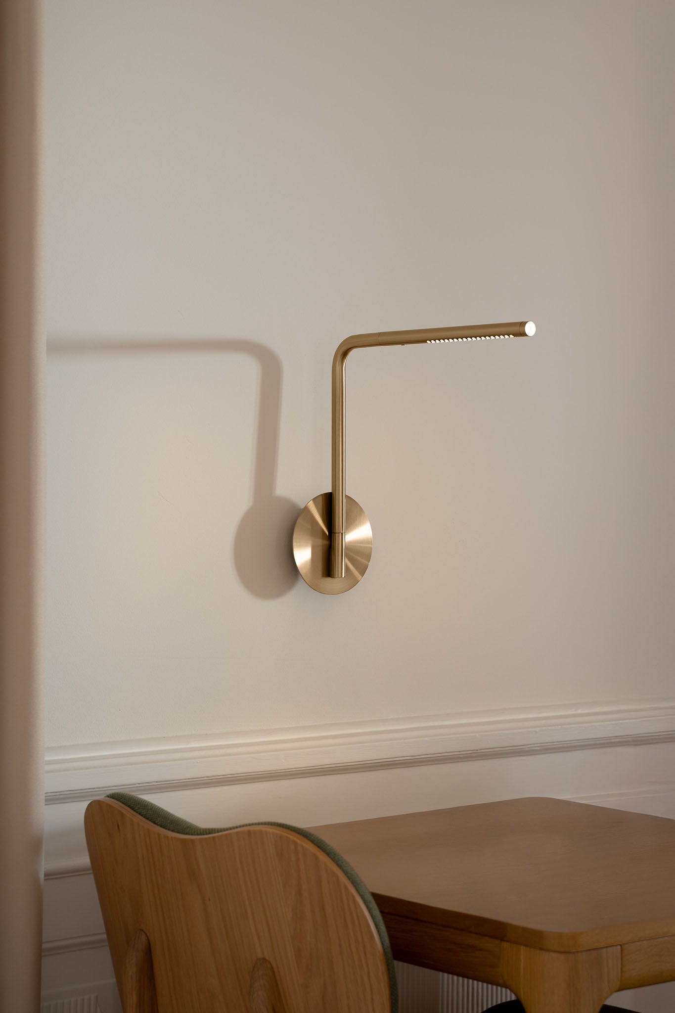 Omni Pivot Wall Lamp