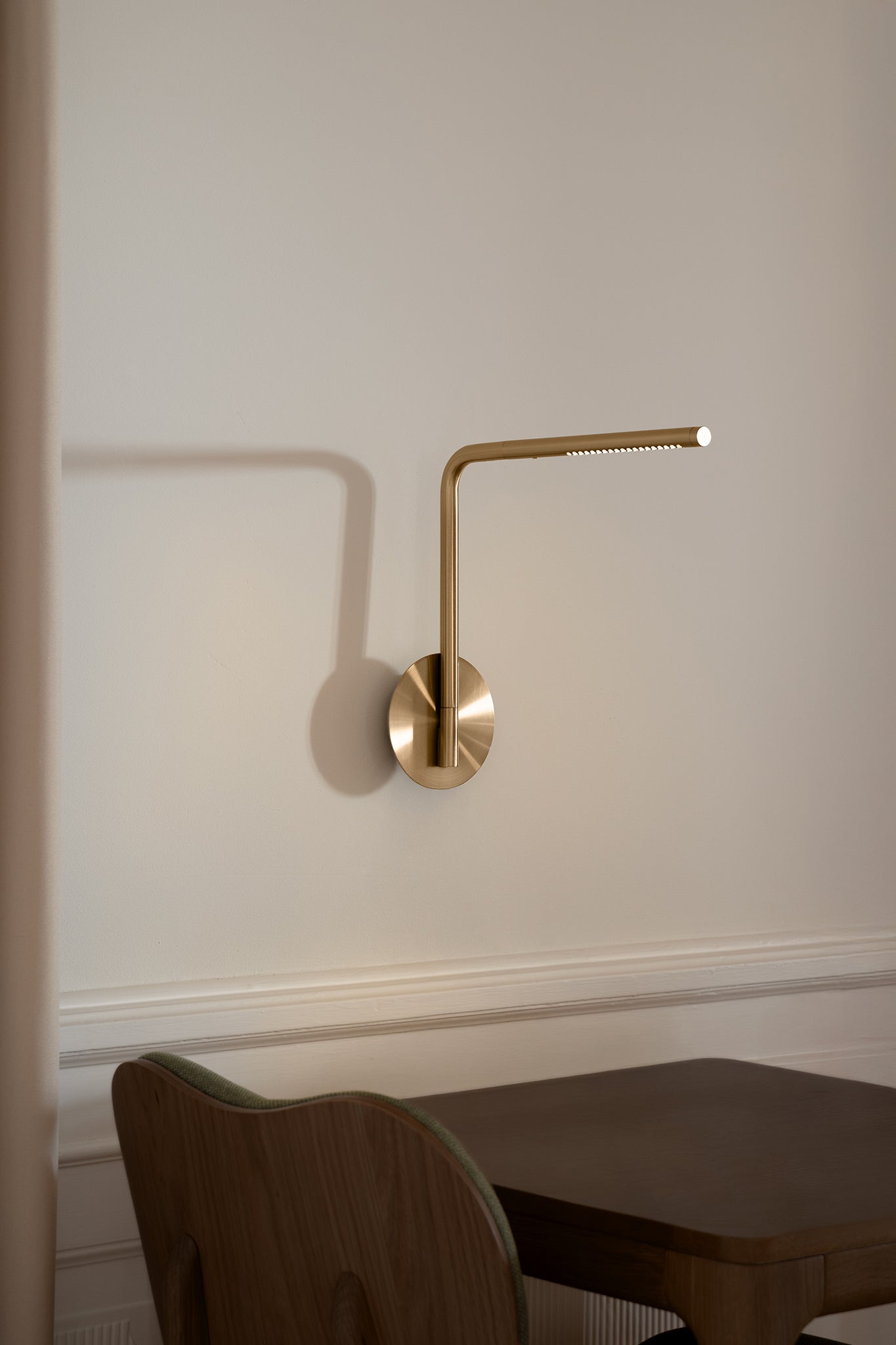 Omni Pivot Wall Lamp