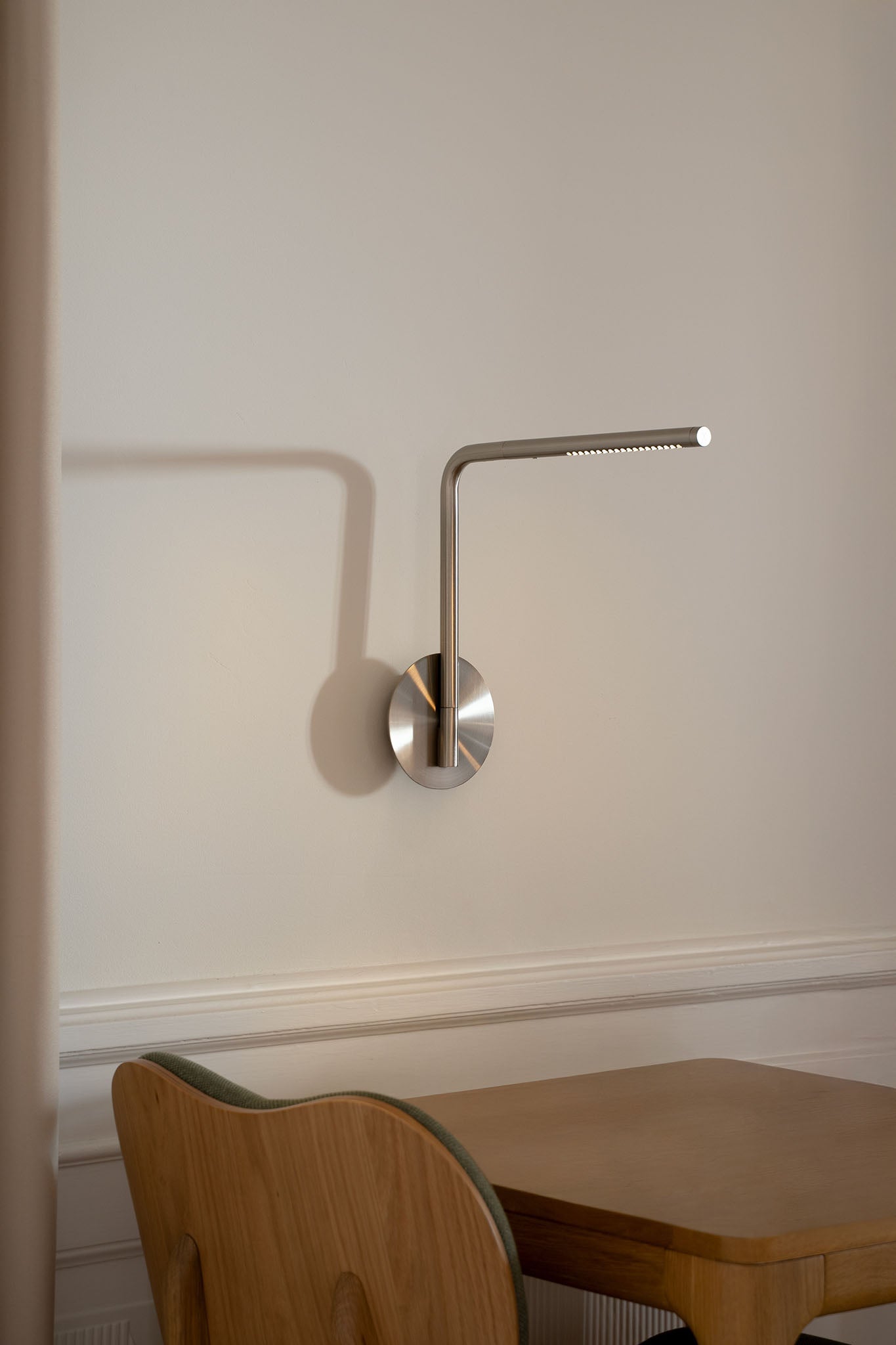 Omni Pivot Wall Lamp