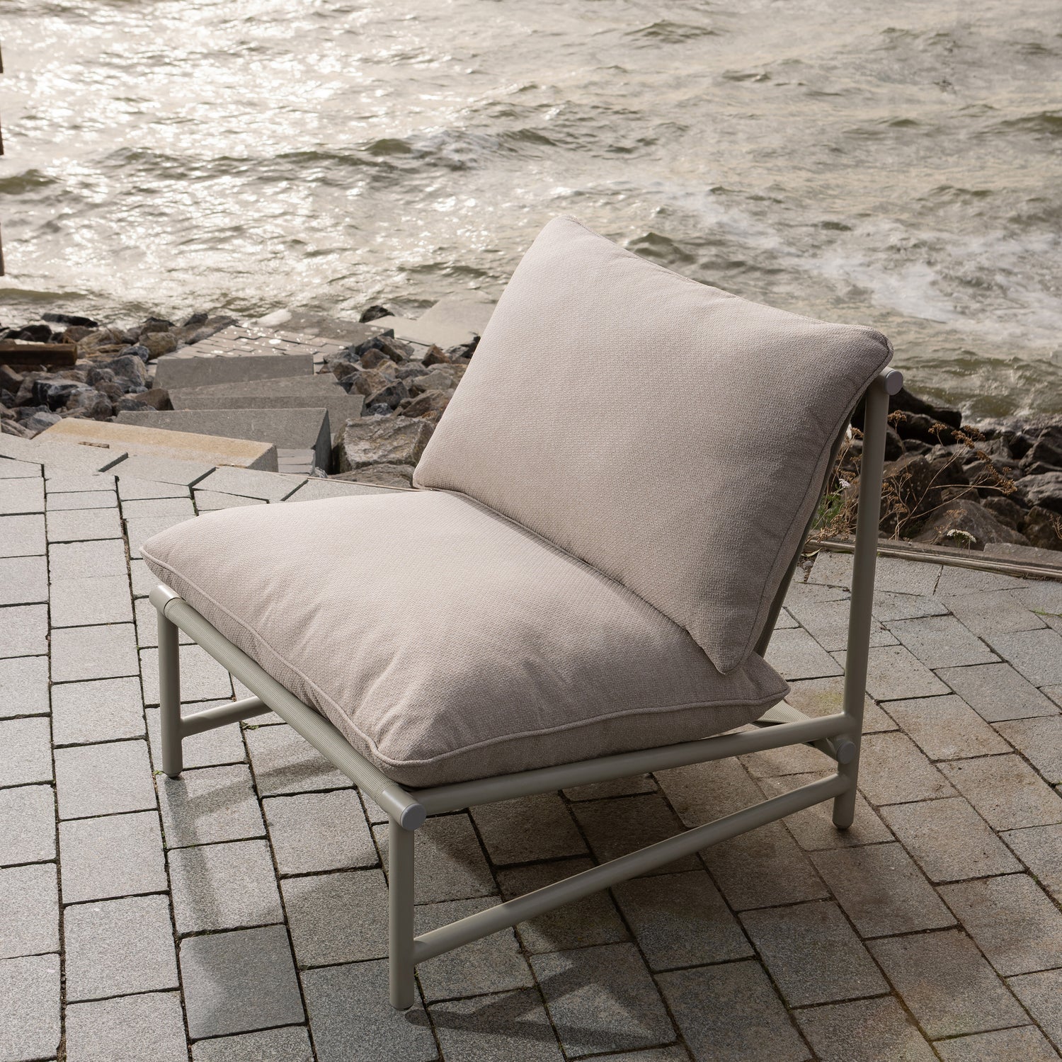 Elvo Garden Lounge Chair