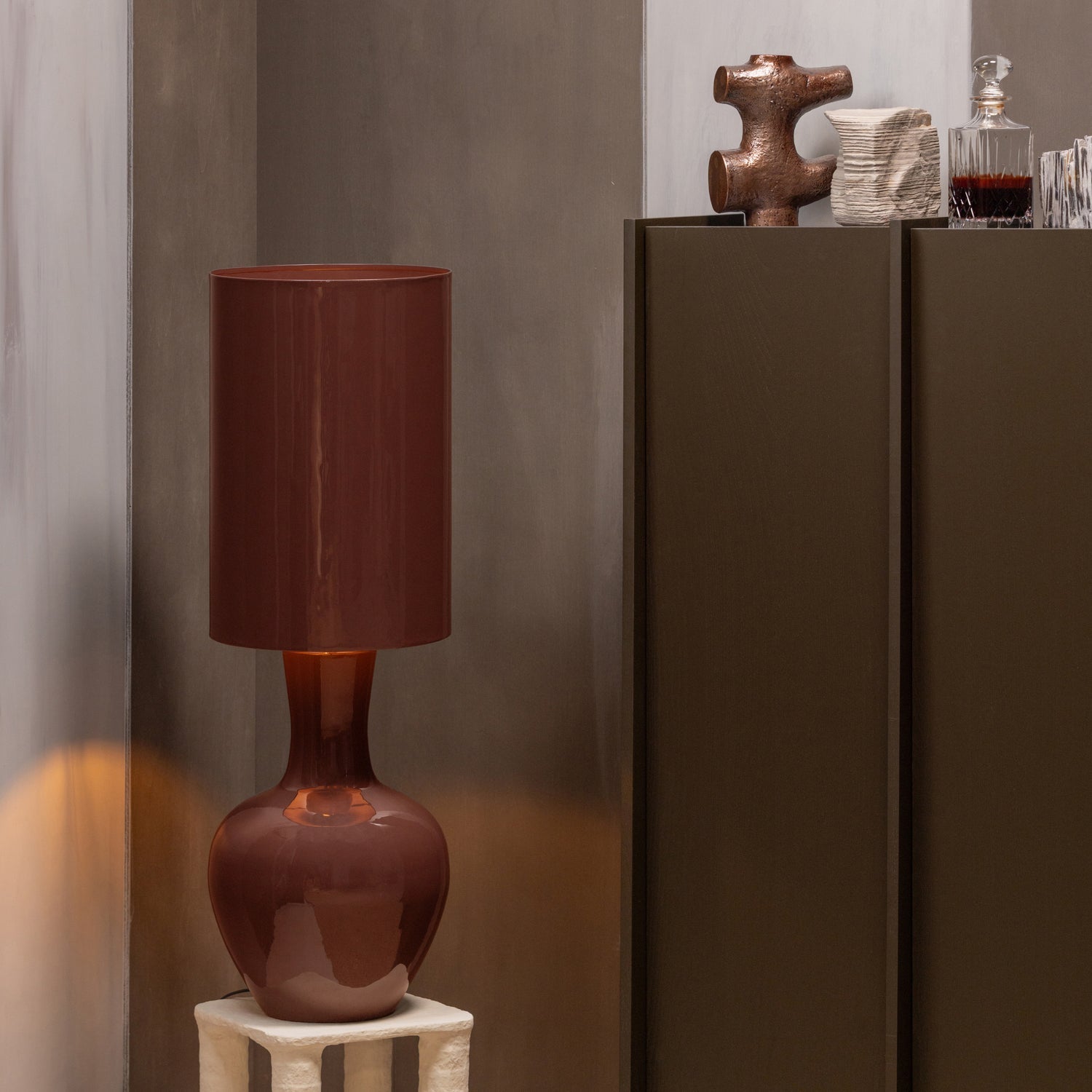 Loa High Gloss Table Lamp