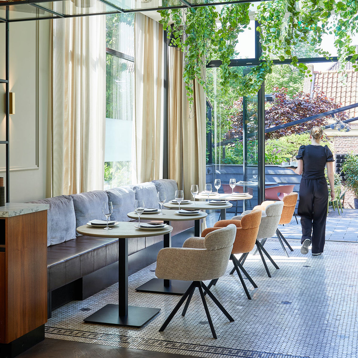 Tablo Between Bistro Table