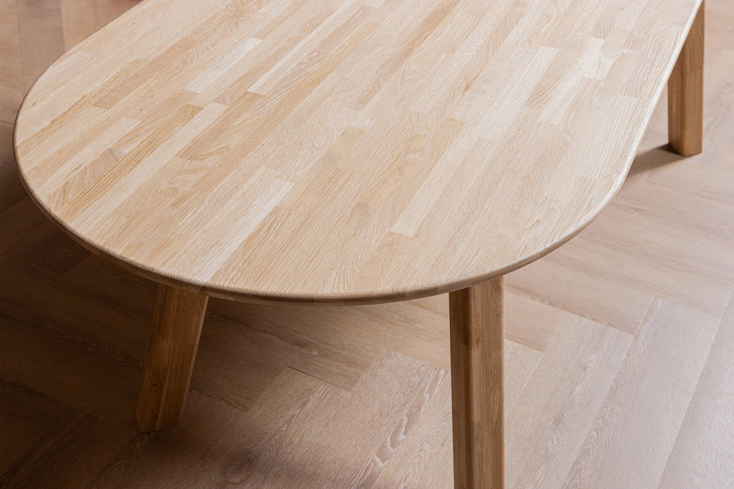Tablo Oval Dining Table