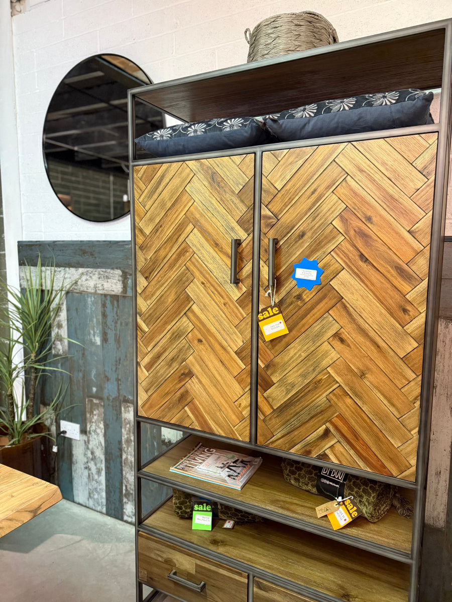 Hudson Cabinet (Display/Discontinued Collection)