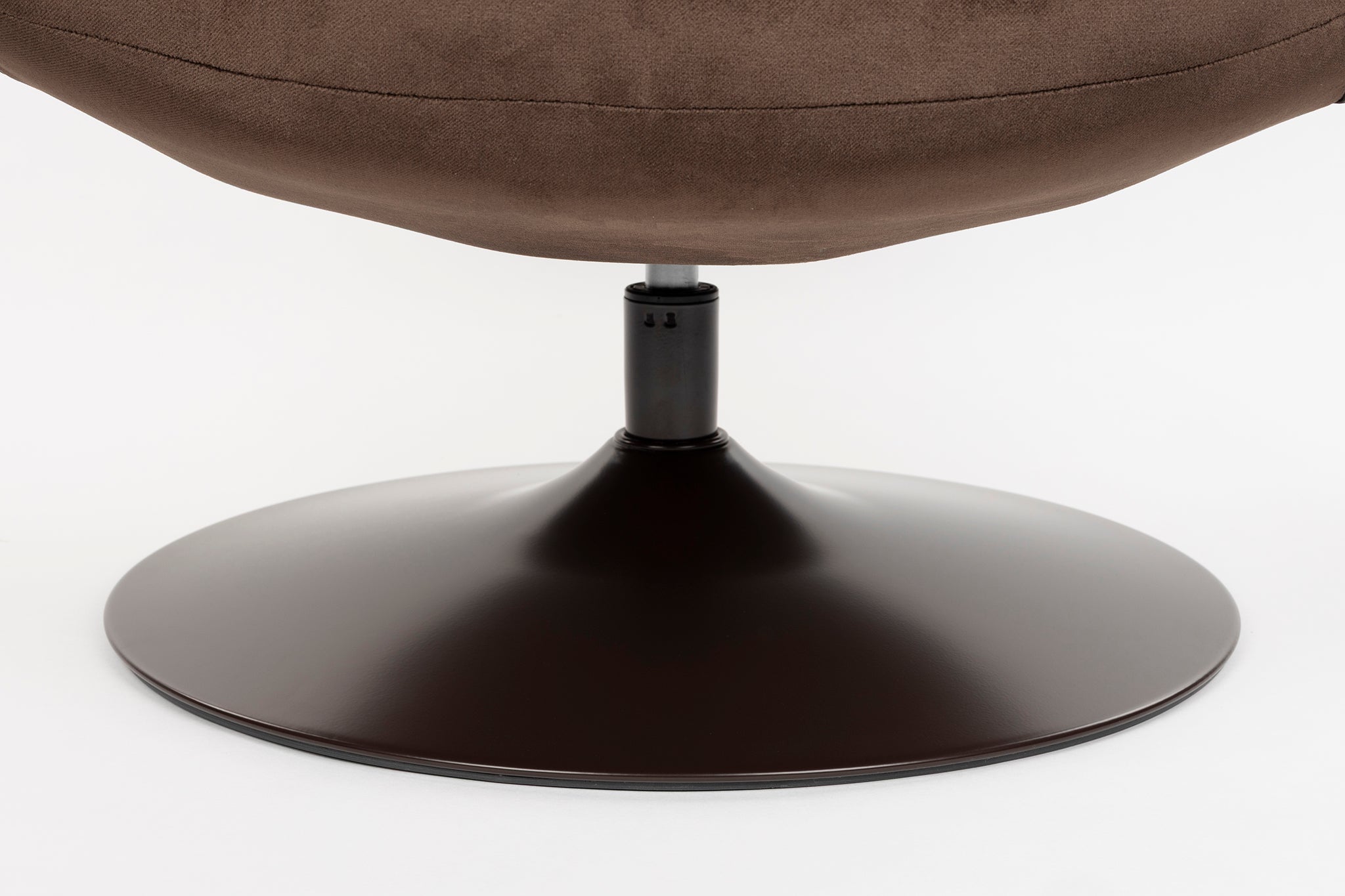 Beefy Lounge Chair