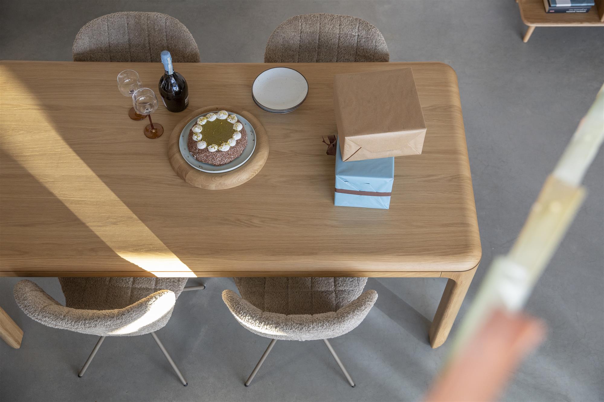 Oever Dining Table